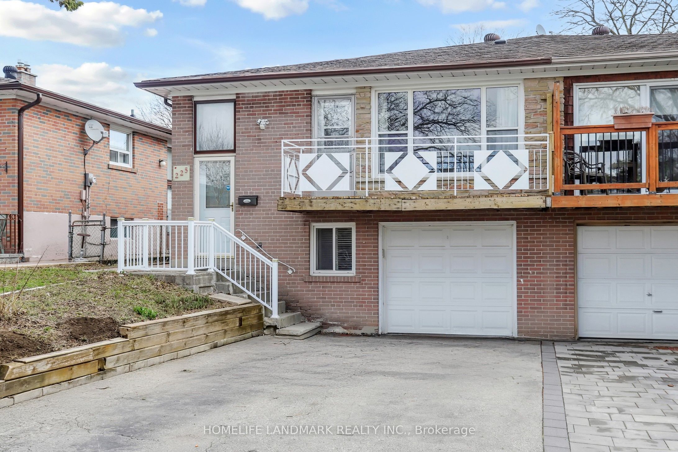 225 Pineway Boulevard Property Photo 2