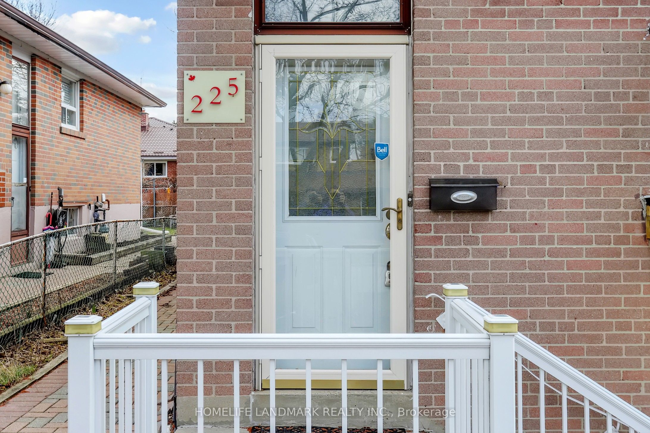 225 Pineway Boulevard Property Photo 4