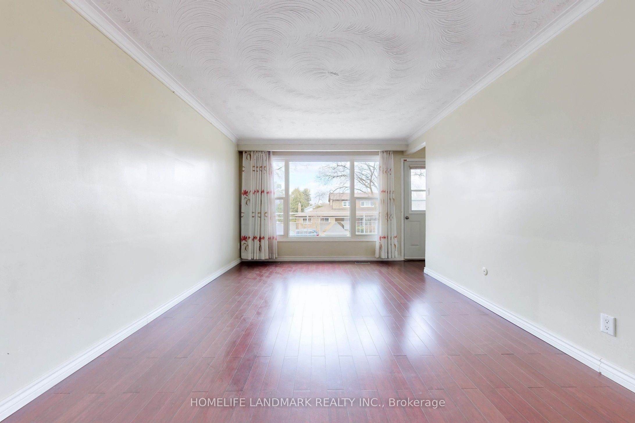 225 Pineway Boulevard Property Photo 5