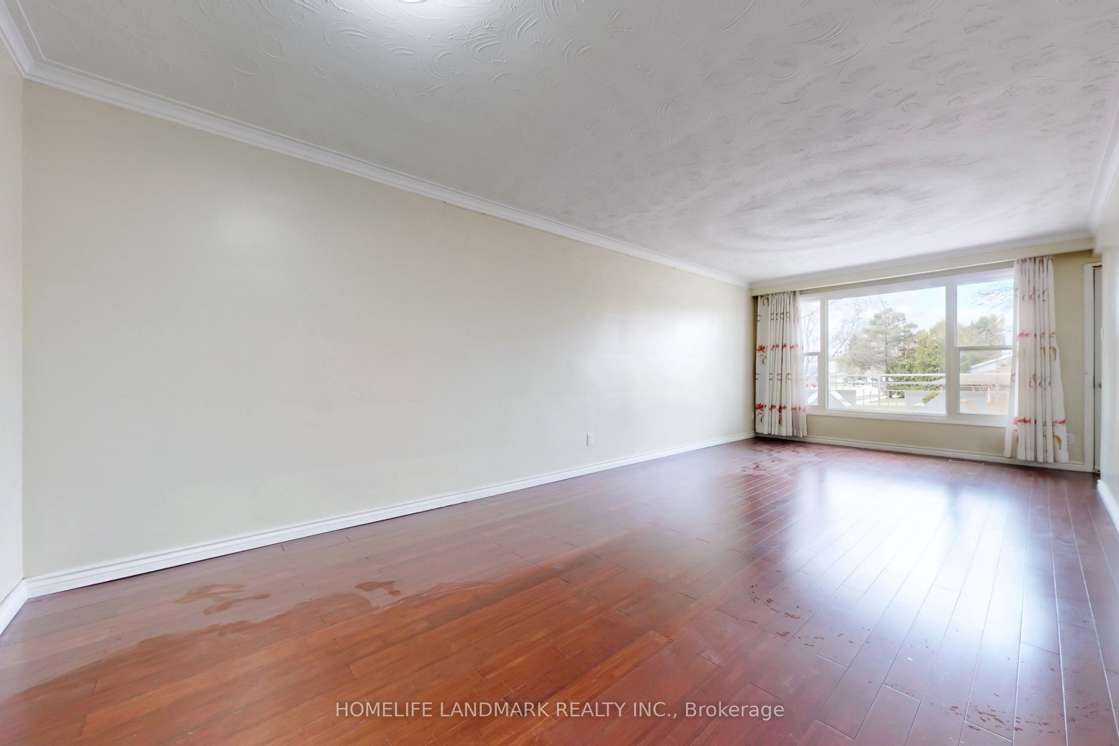 225 Pineway Boulevard Property Photo 6