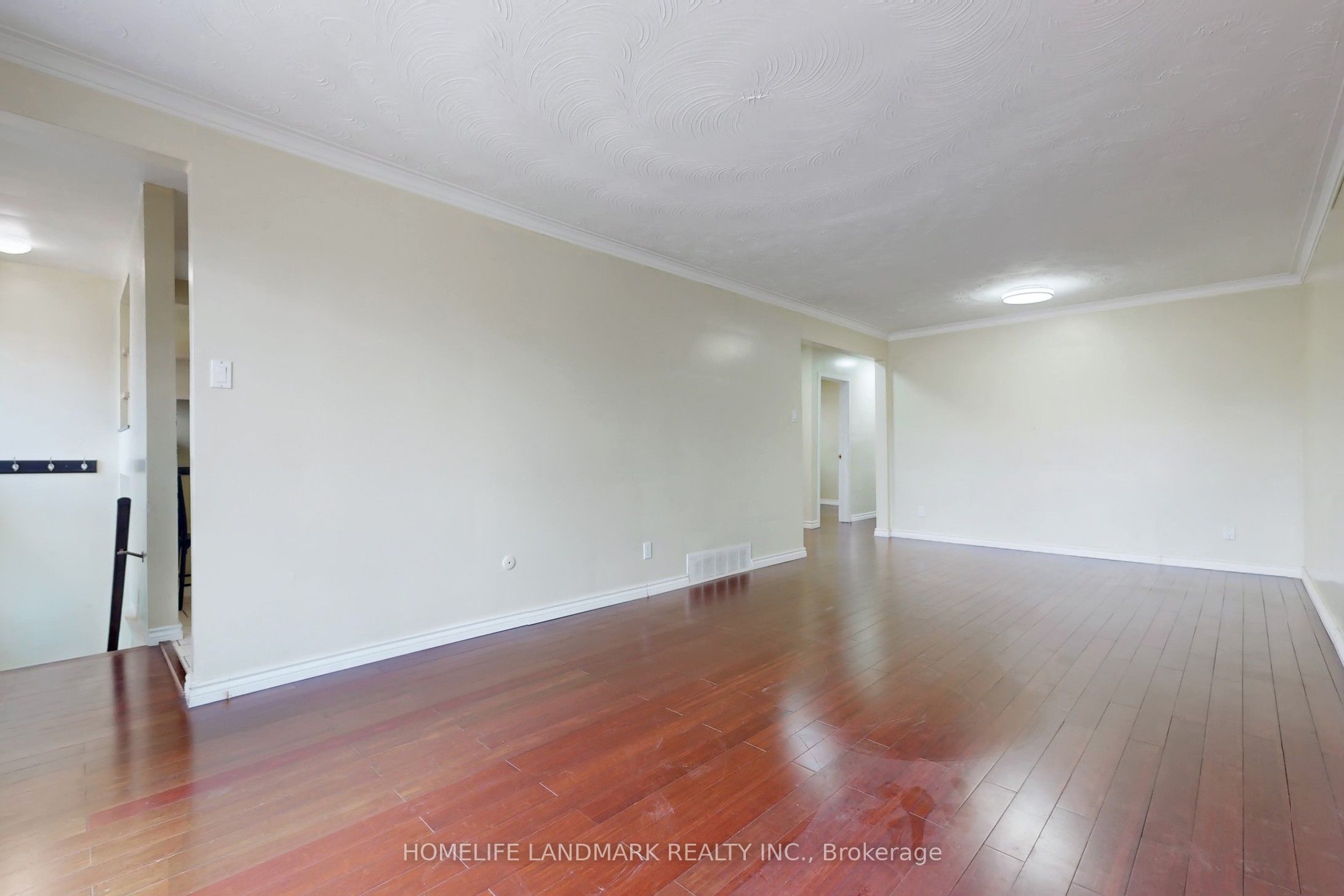 225 Pineway Boulevard Property Photo 7