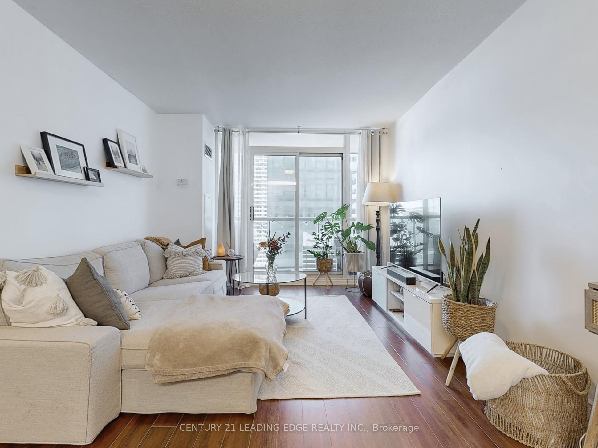 30 Grand Trunk Crescent 3503 Property Photo 10