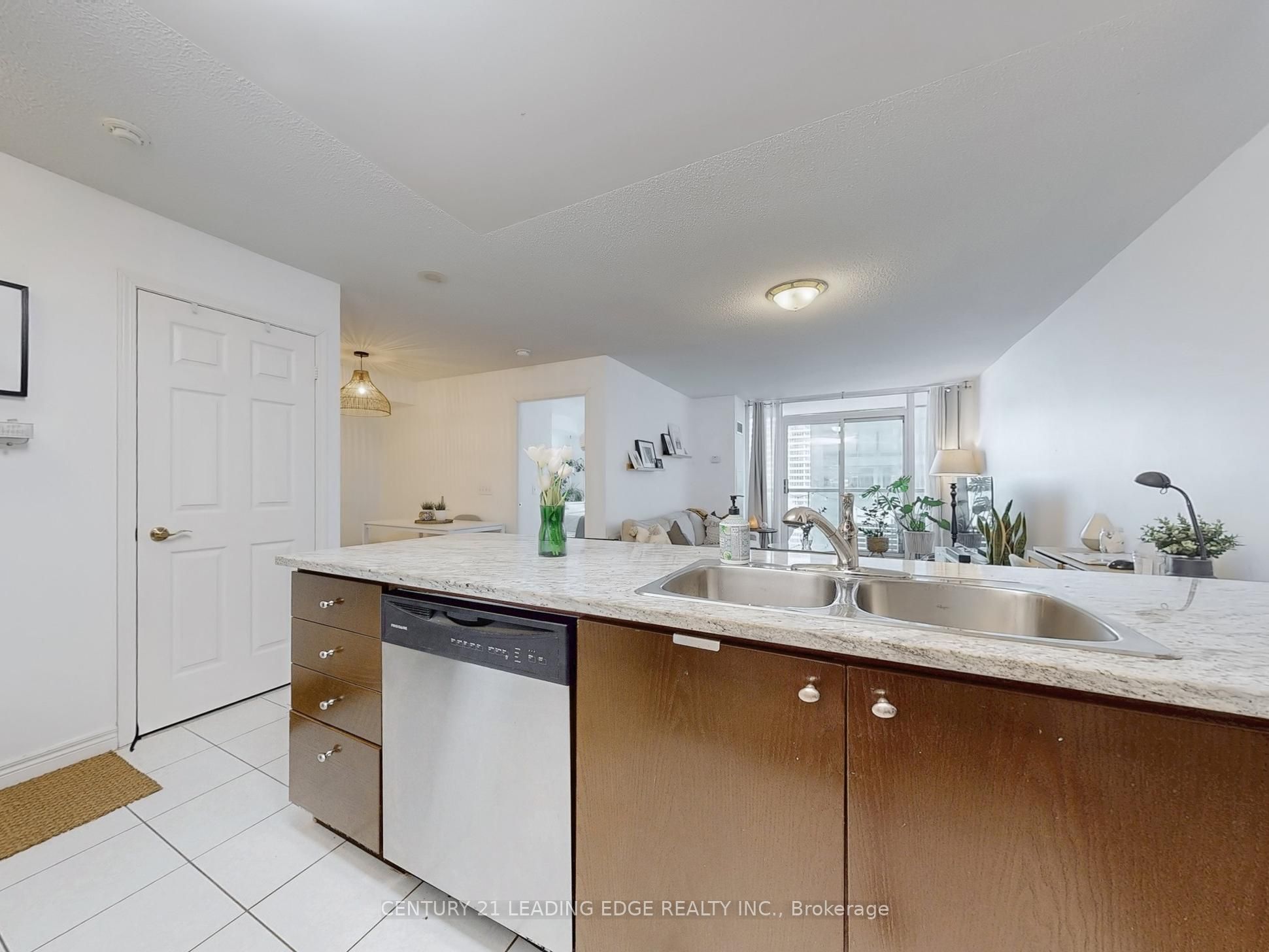 30 Grand Trunk Crescent 3503 Property Photo 17
