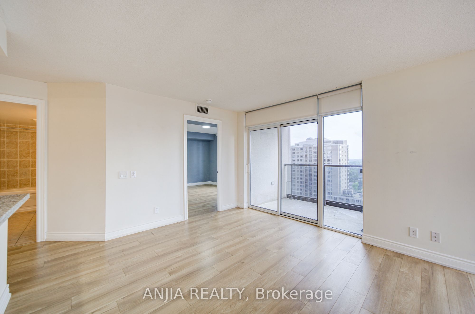10 Northtown Way 1811 Property Photo 11