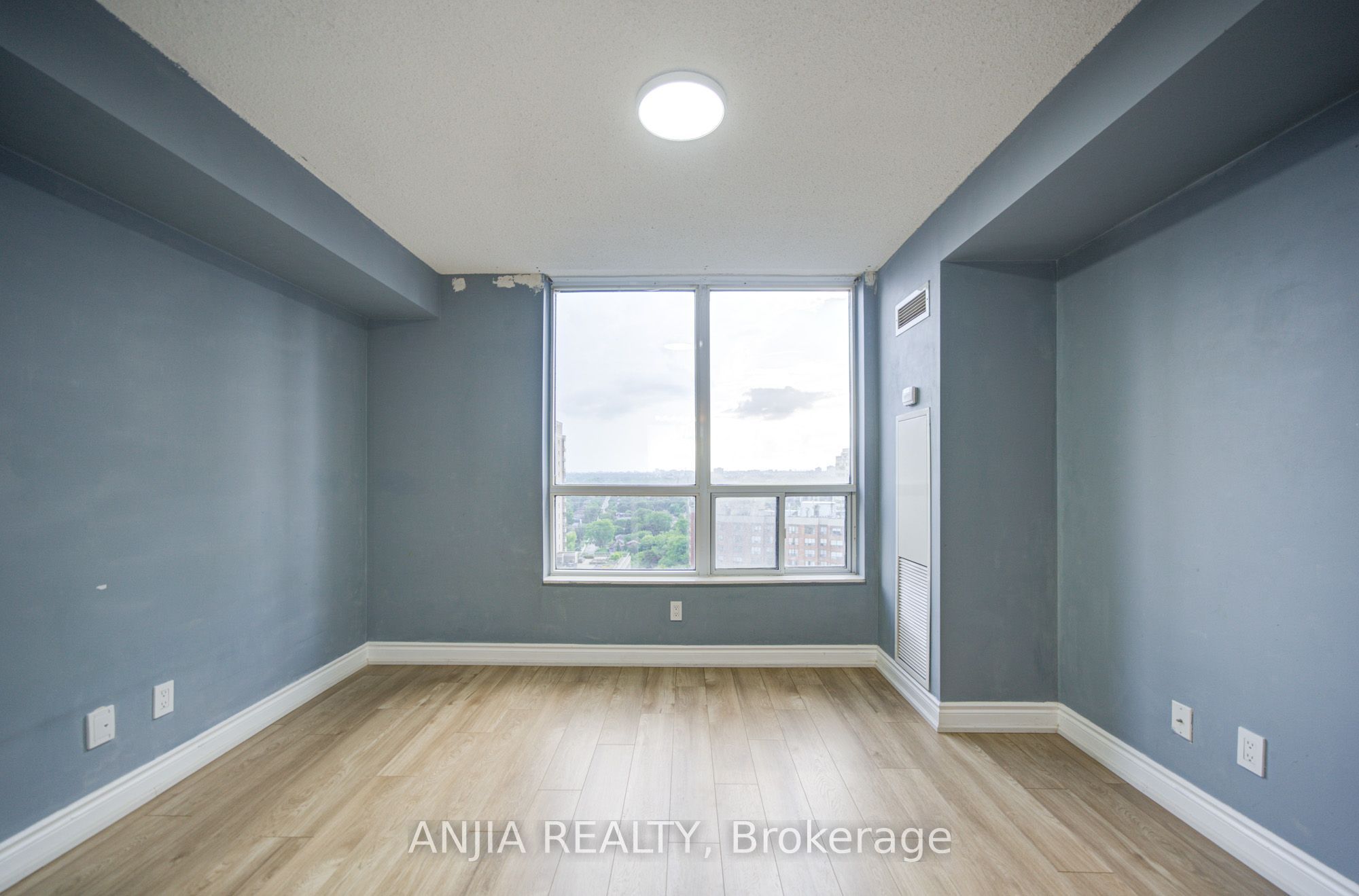 10 Northtown Way 1811 Property Photo 19