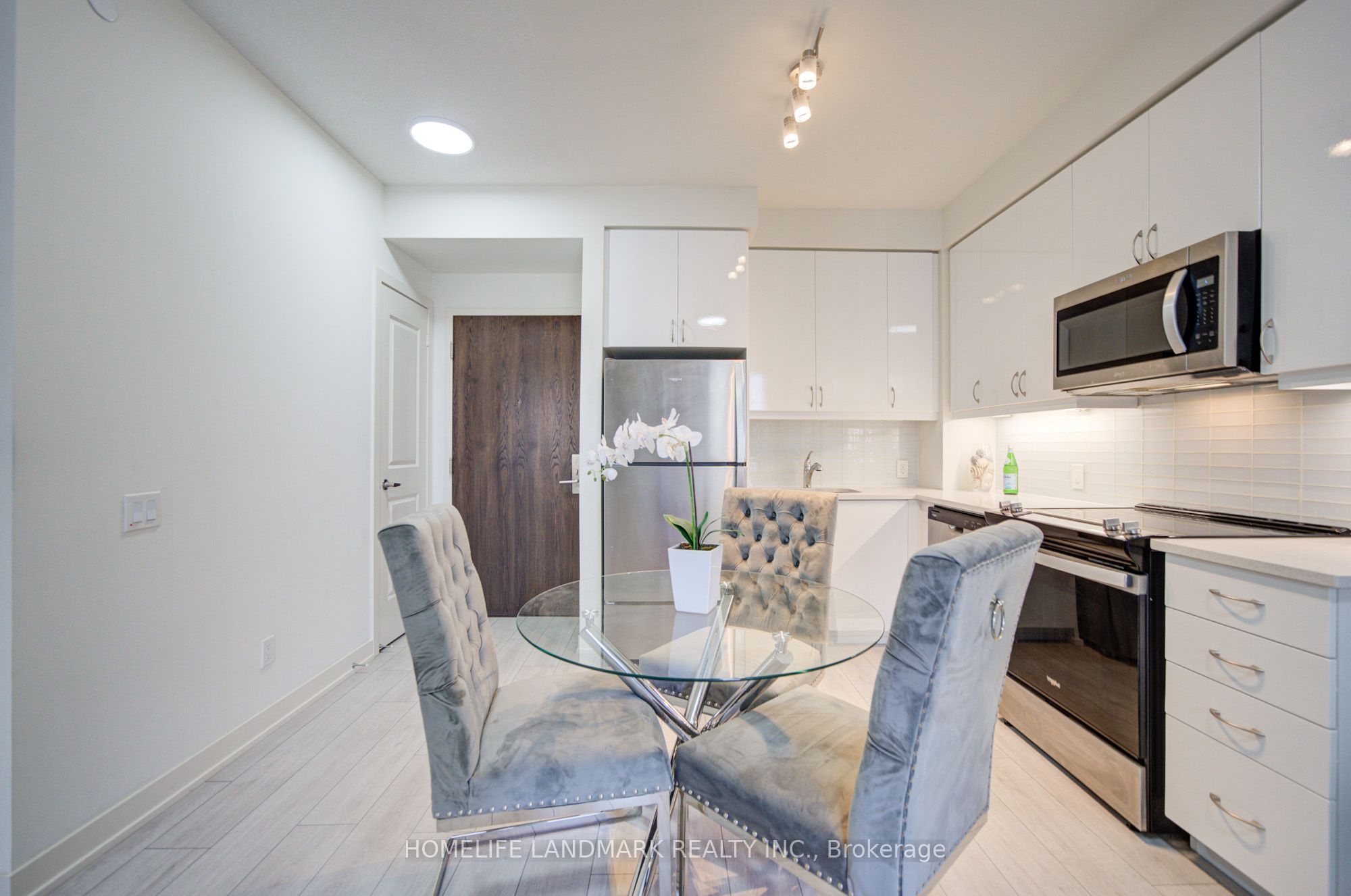 4955 Yonge Street 818 Property Photo 5