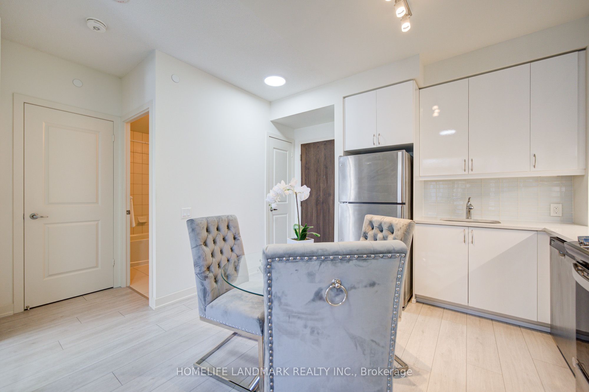 4955 Yonge Street 818 Property Photo 6