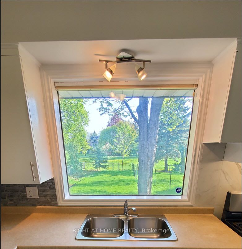 169 Yorkview Drive 1 Property Photo 10