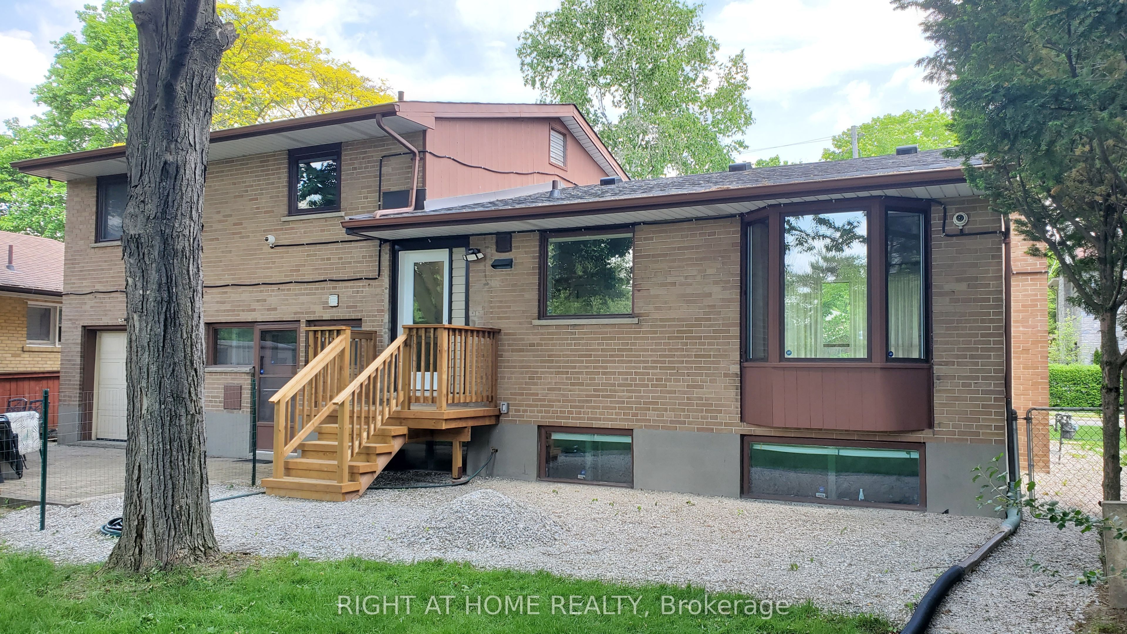 169 Yorkview Drive 1 Property Photo 30