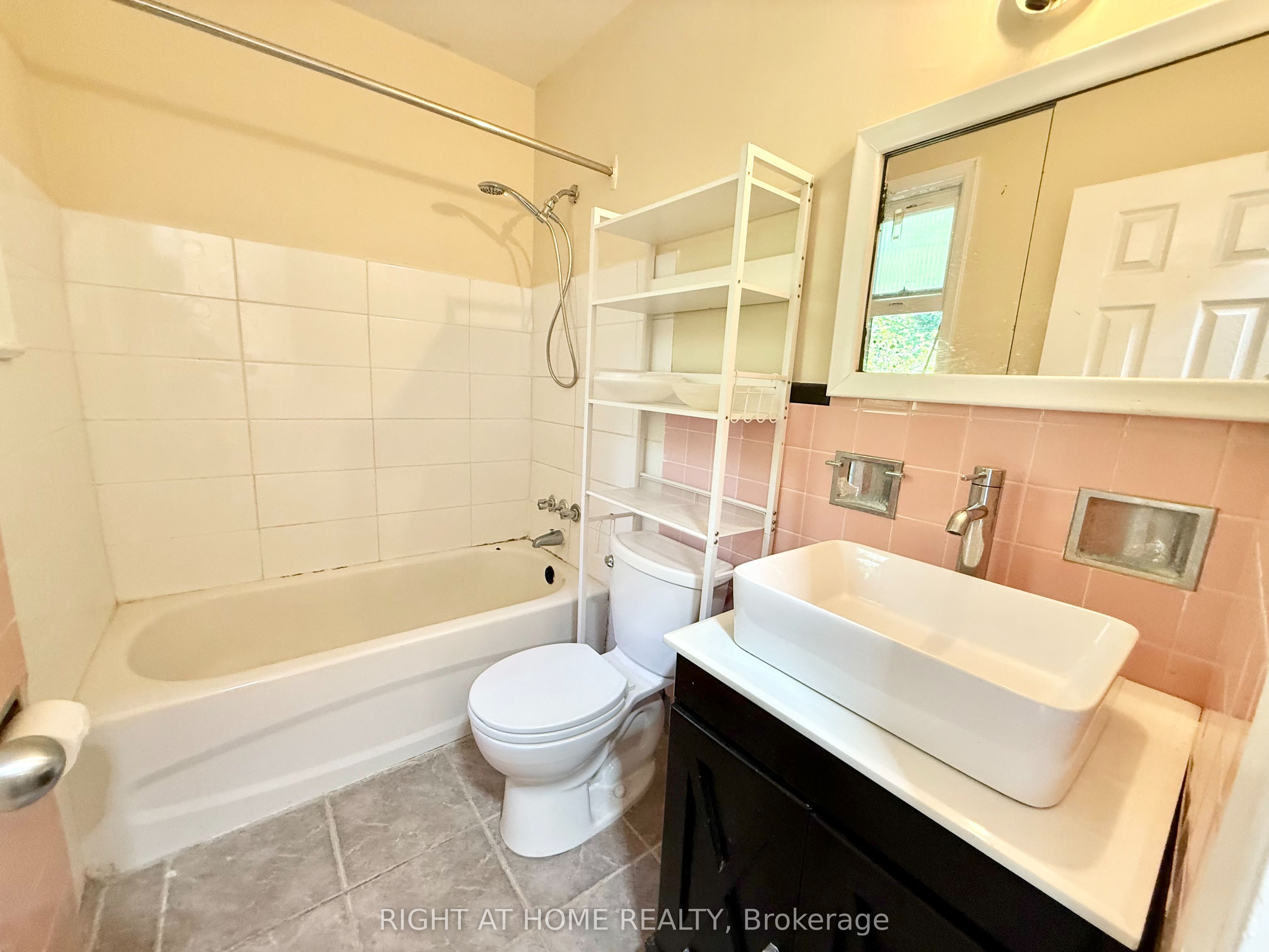 538 Merton Street 2 Property Photo 8