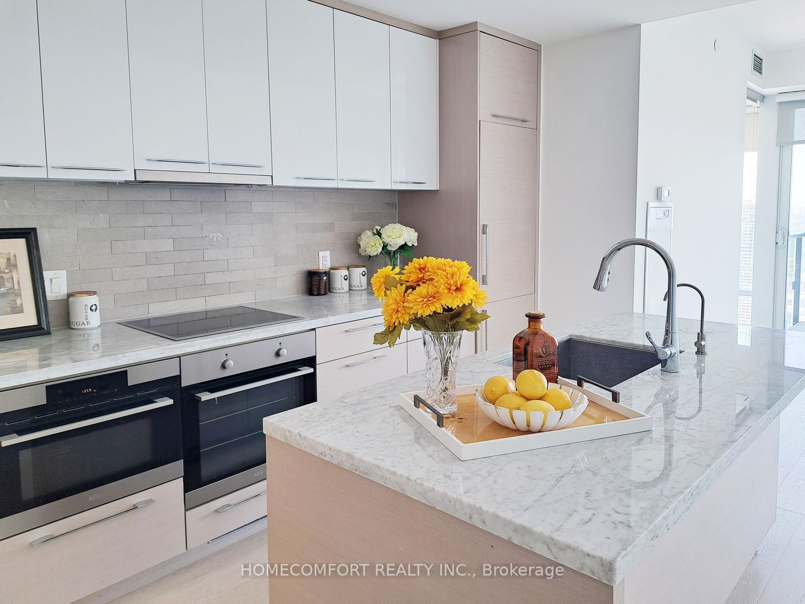 488 University Avenue 4703 Property Photo 10