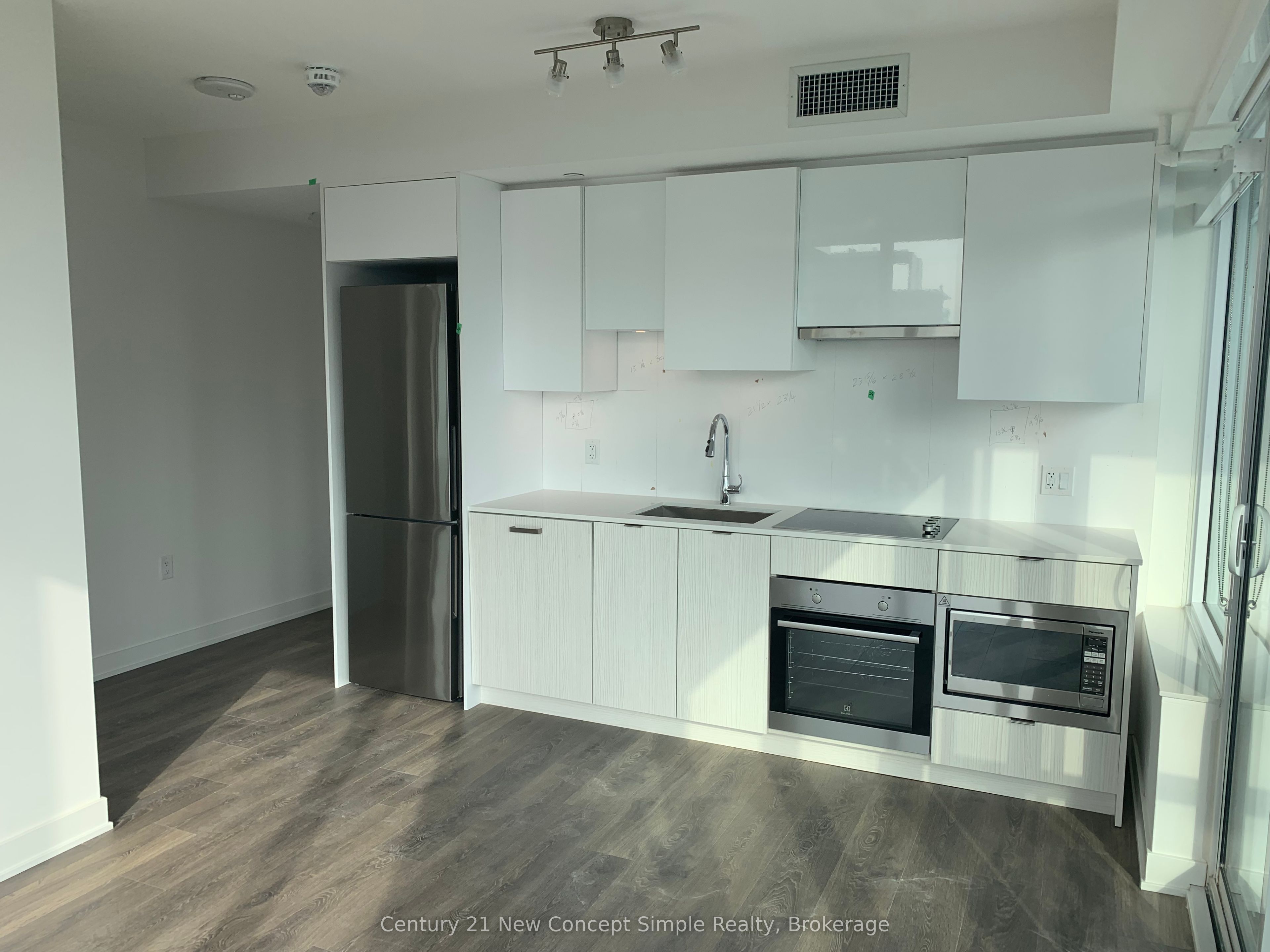 195 Redpath Avenue 2610 Property Photo 2