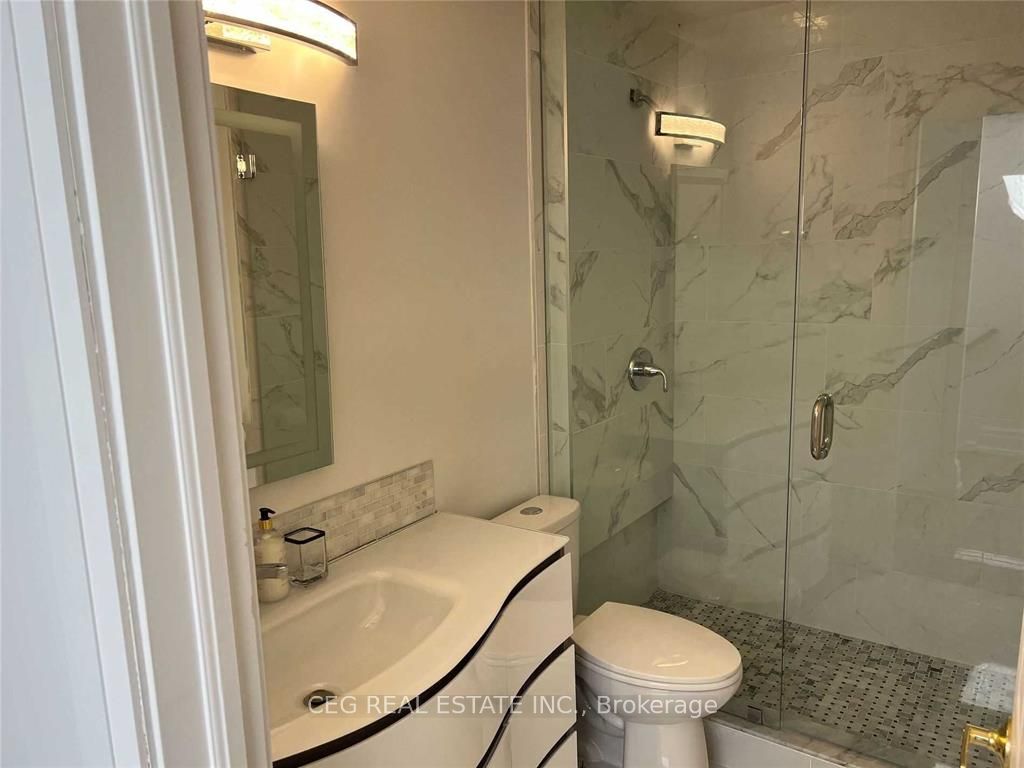 3901 Bathurst Street Property Photo 6