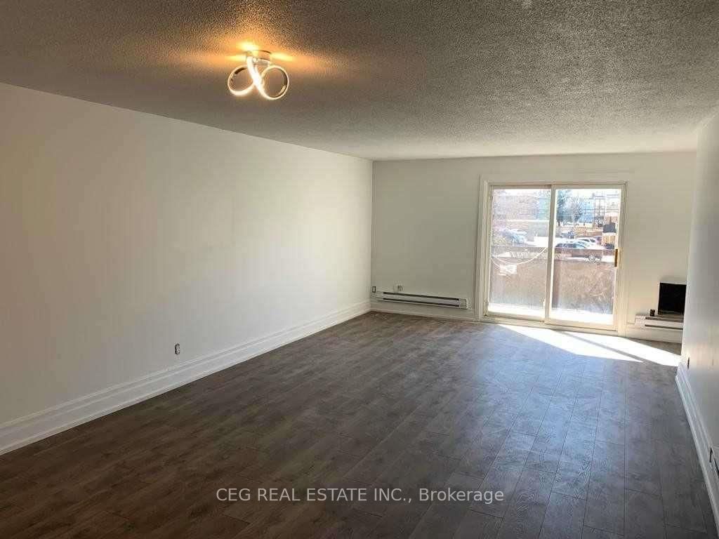 3901 Bathurst Street Property Photo 14