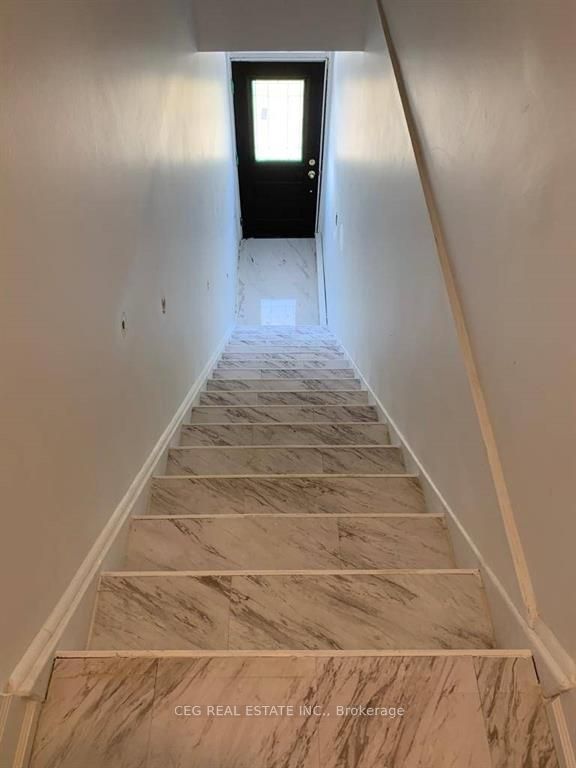 3901 Bathurst Street Property Photo 19