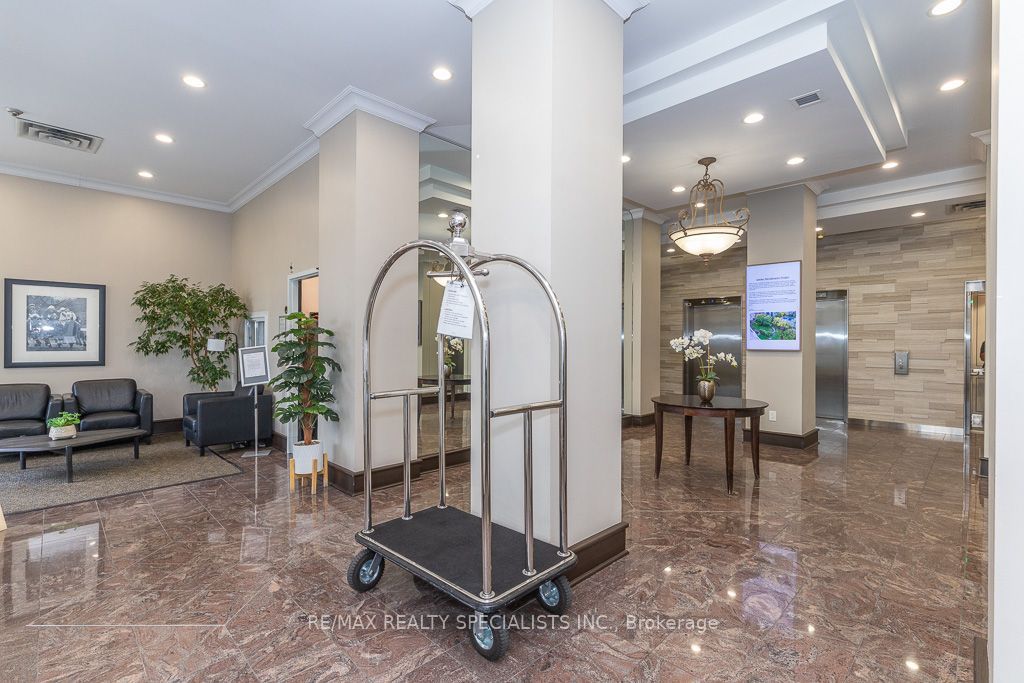 21 Overlea Boulevard 1309 Property Photo 4