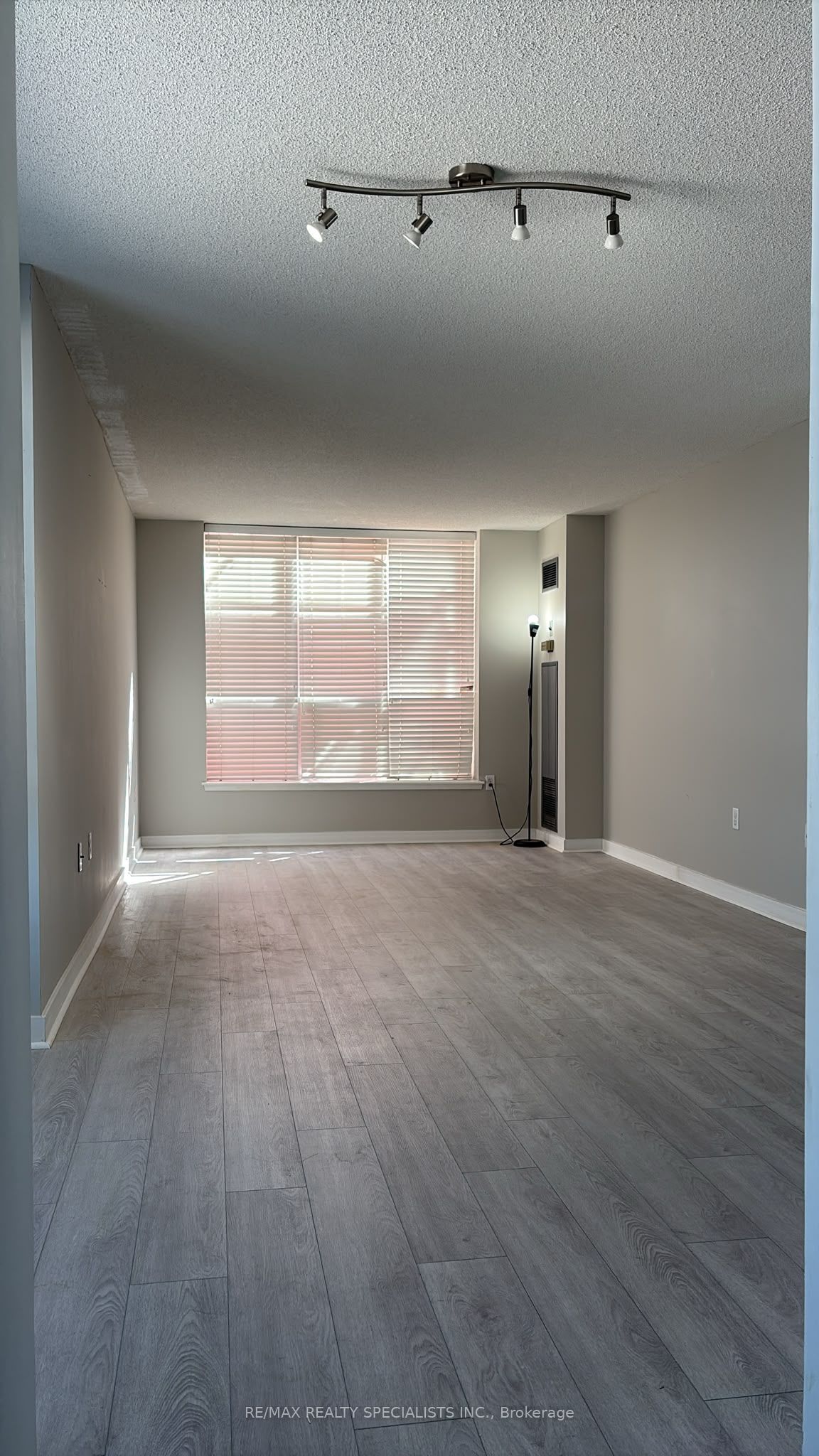 21 Overlea Boulevard 1309 Property Photo 9
