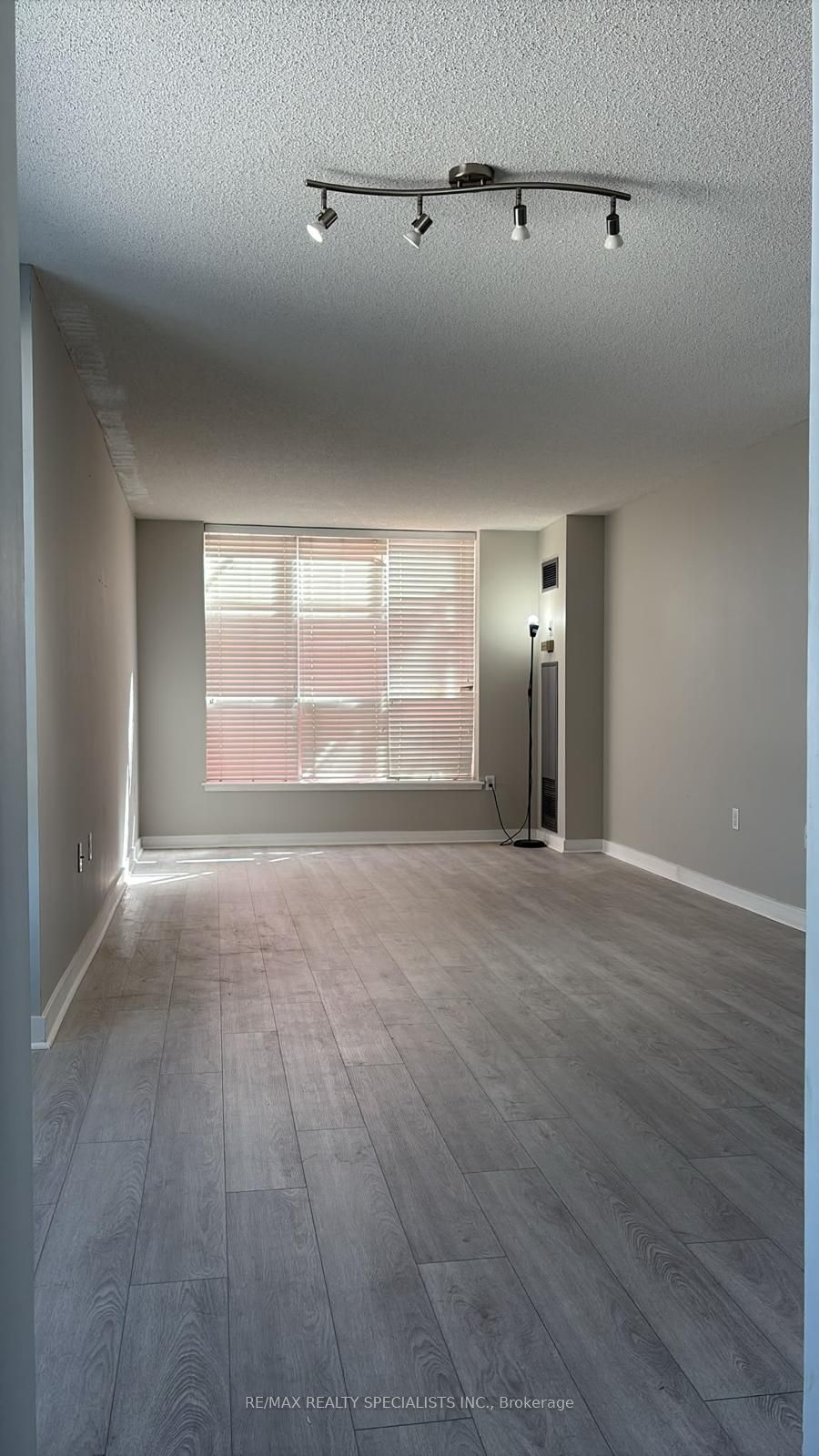 21 Overlea Boulevard 1309 Property Photo 17
