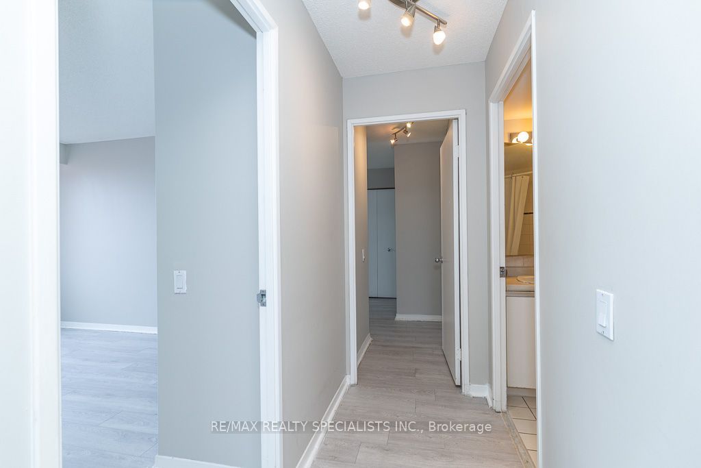 21 Overlea Boulevard 1309 Property Photo 18