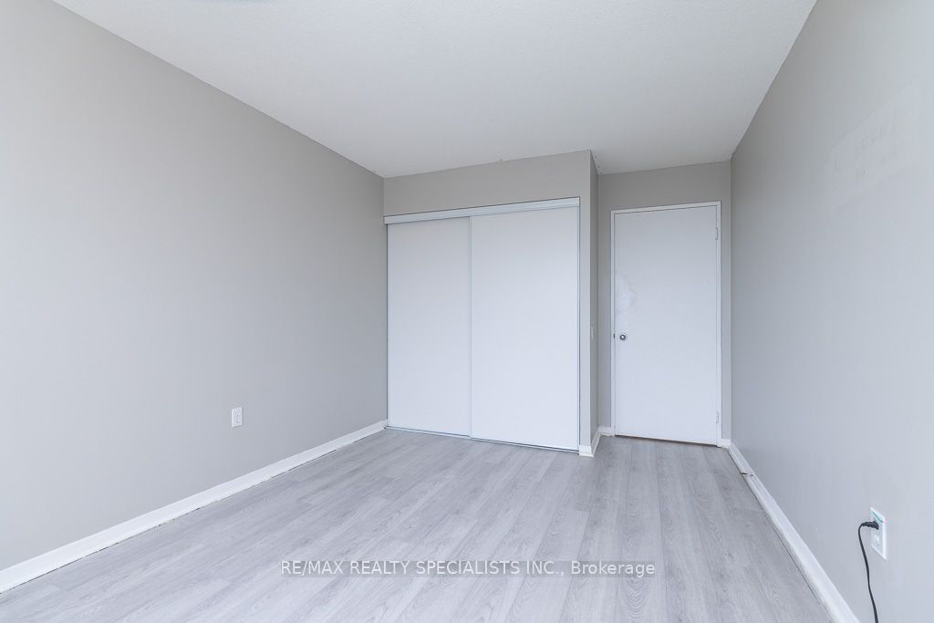 21 Overlea Boulevard 1309 Property Photo 20