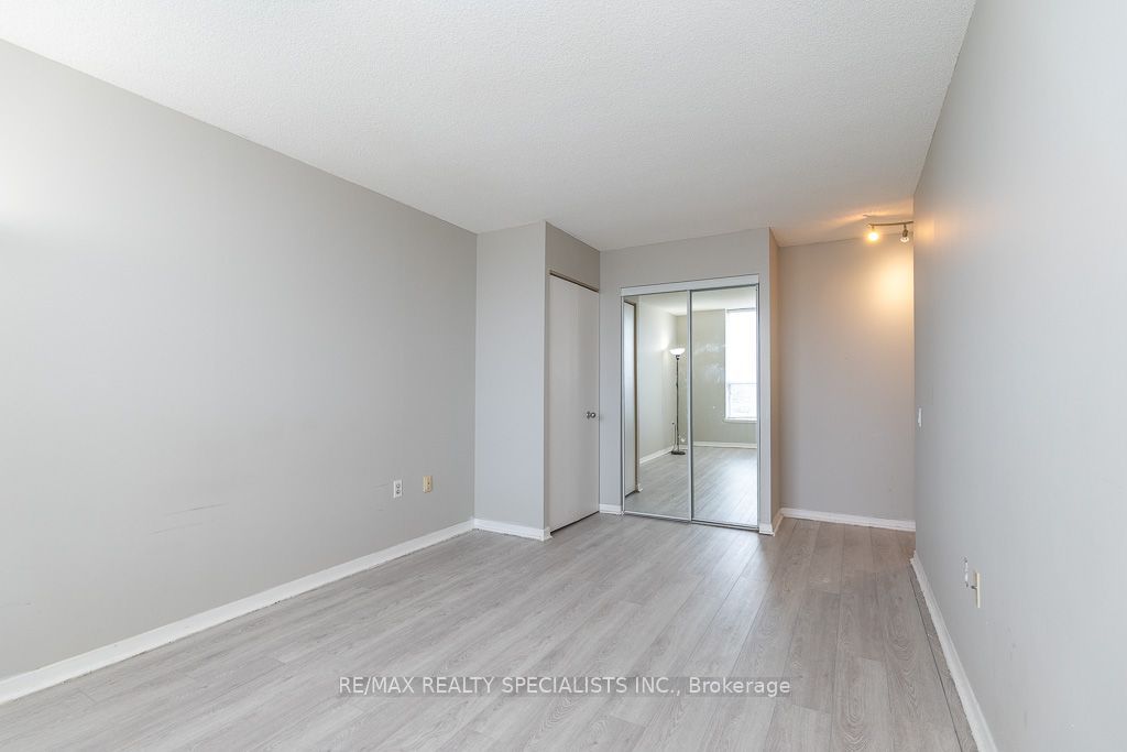 21 Overlea Boulevard 1309 Property Photo 24