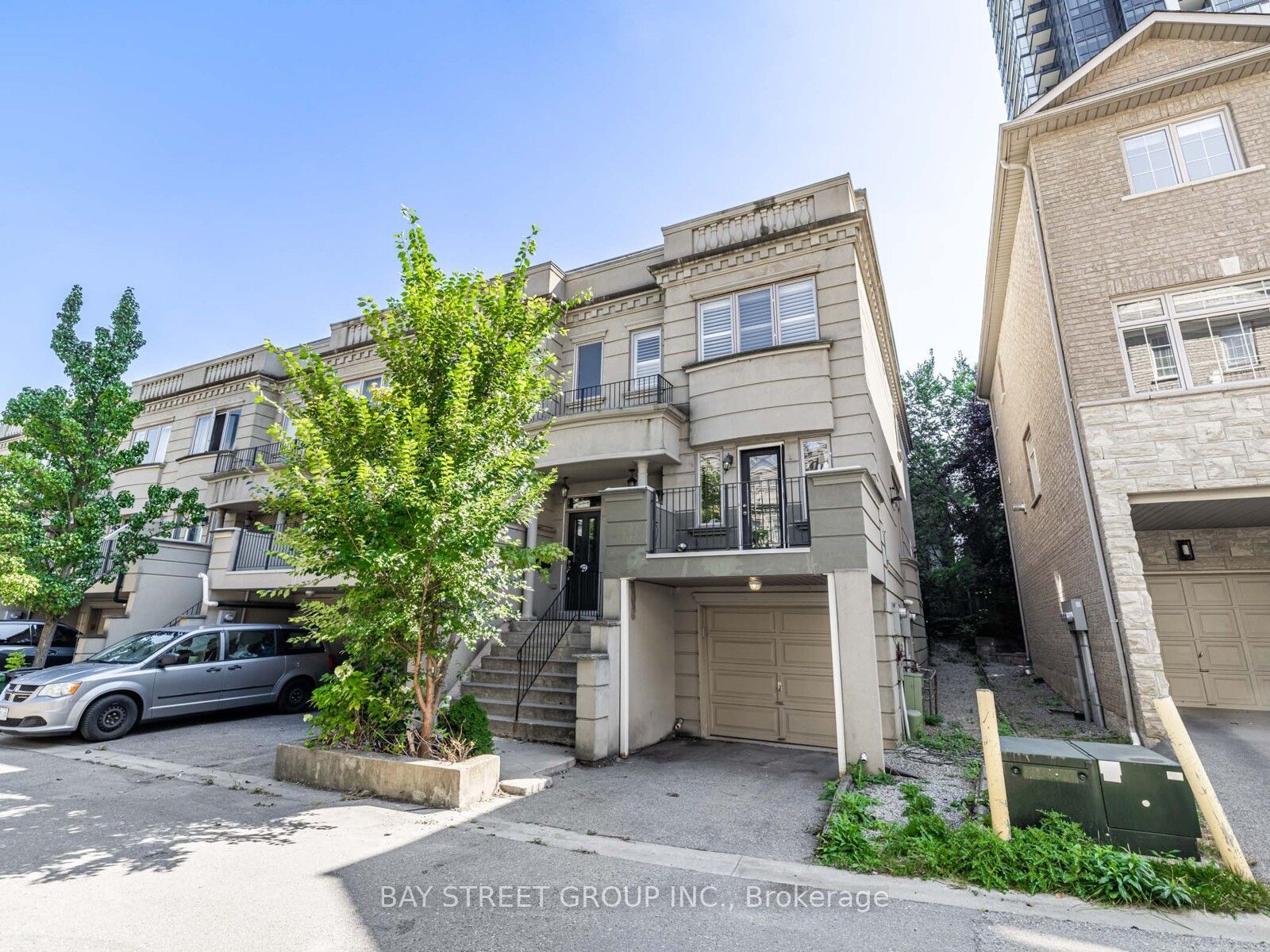 35 William Poole Way Property Photo 1