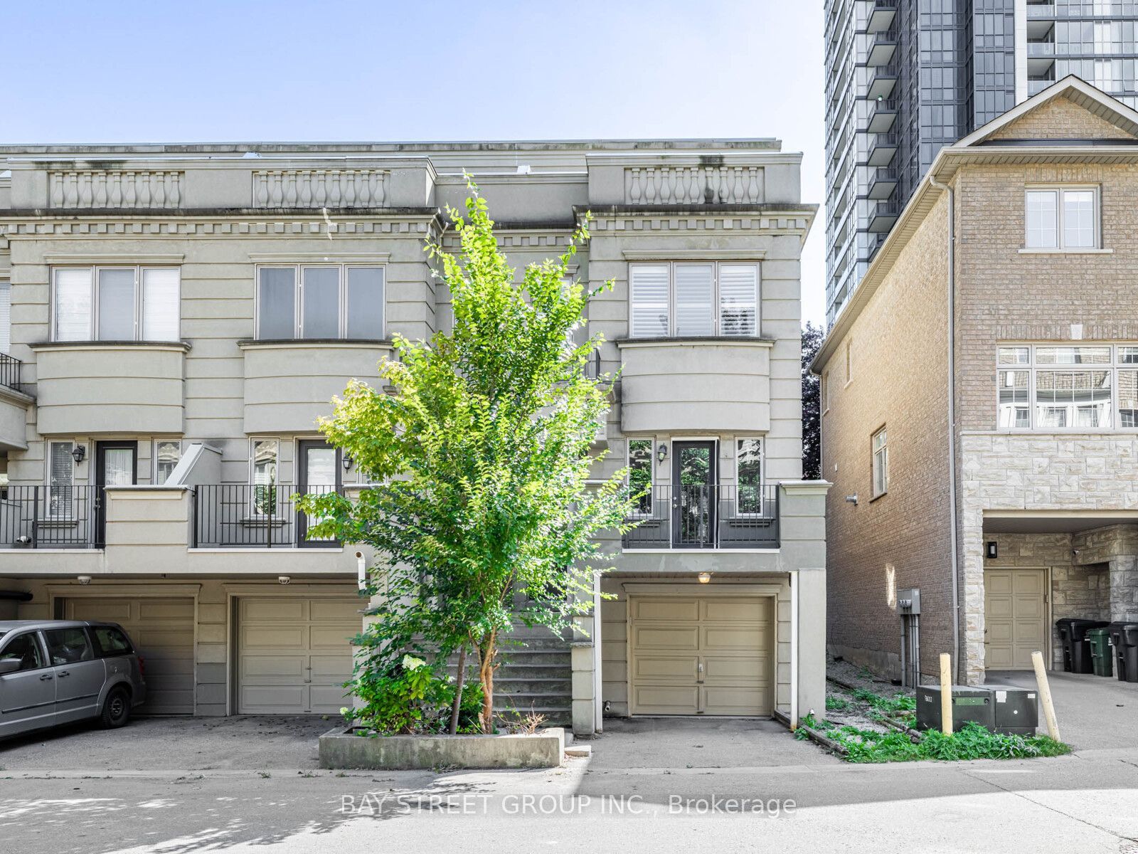 35 William Poole Way Property Photo 2