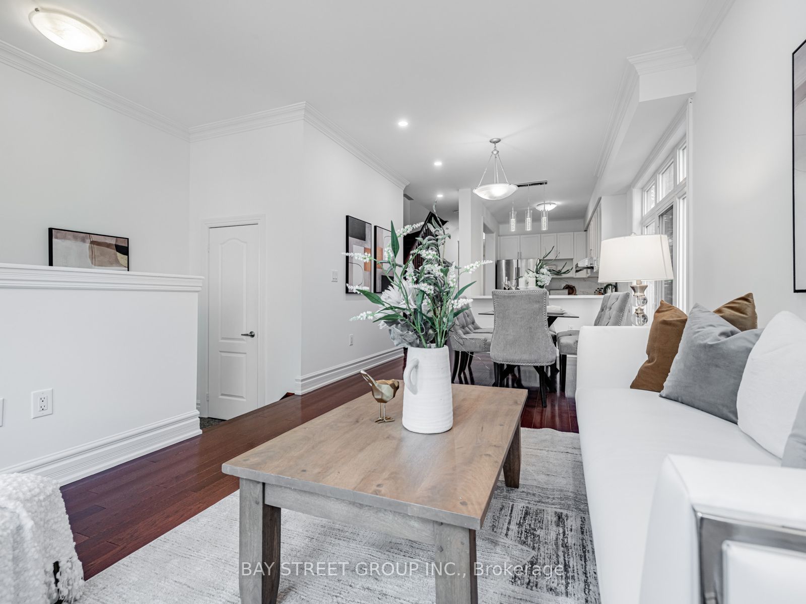 35 William Poole Way Property Photo 7