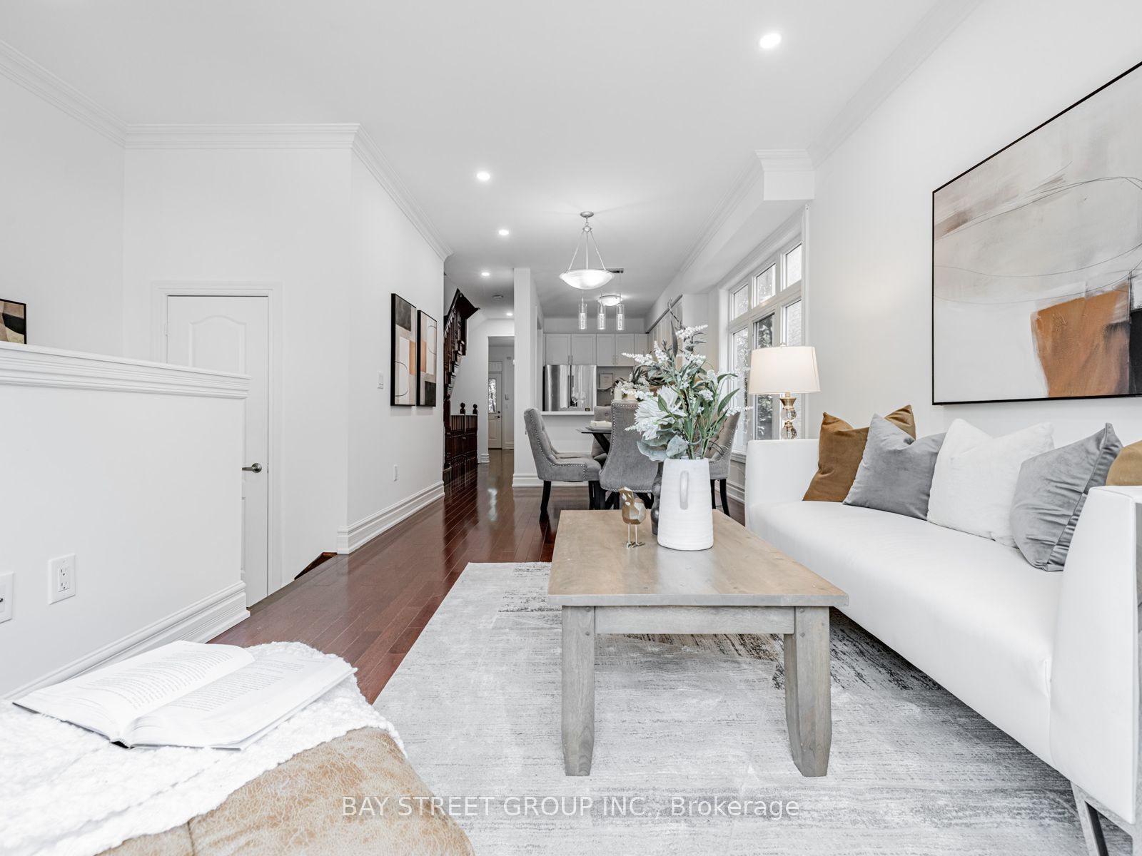 35 William Poole Way Property Photo 8