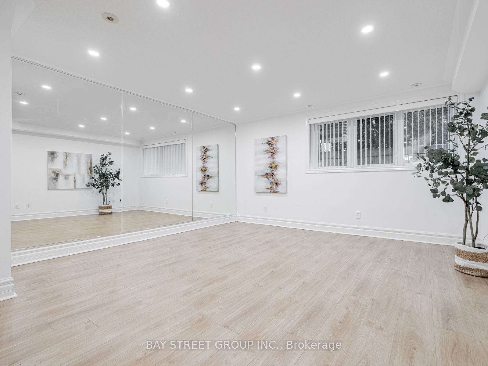 35 William Poole Way Property Photo 20