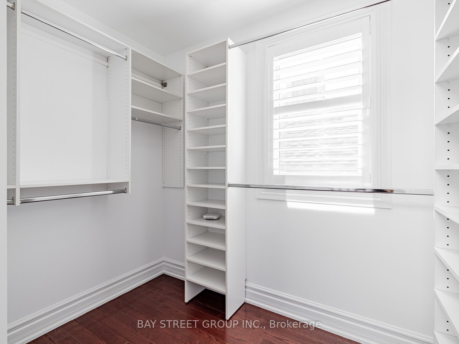 35 William Poole Way Property Photo 33