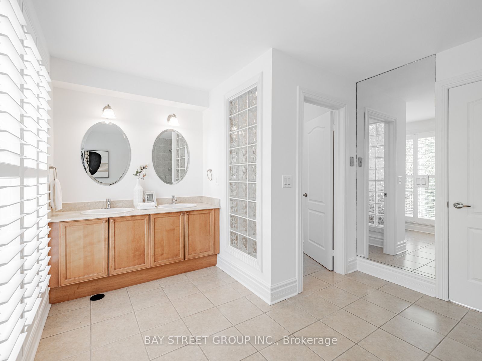 35 William Poole Way Property Photo 35