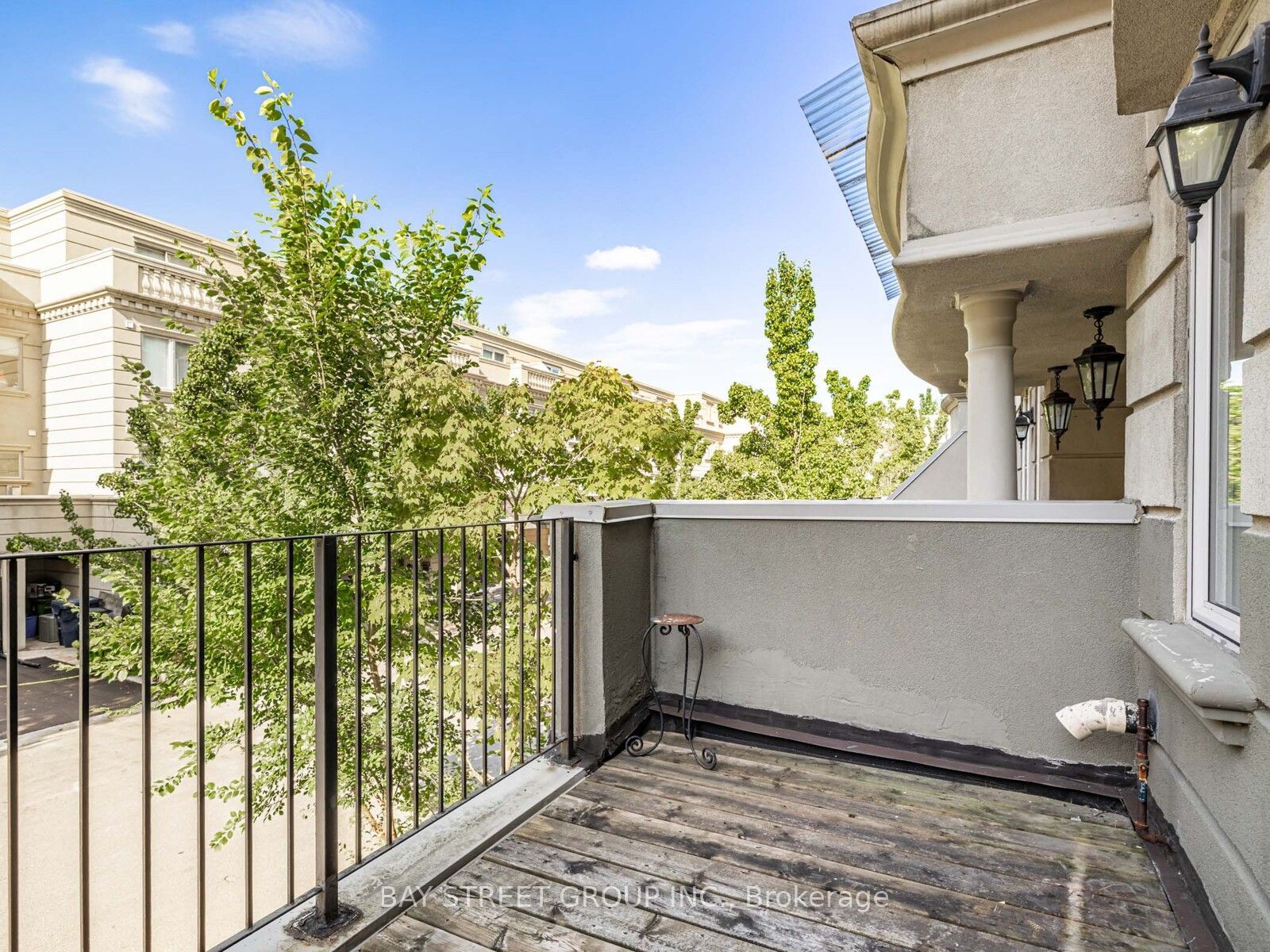 35 William Poole Way Property Photo 38