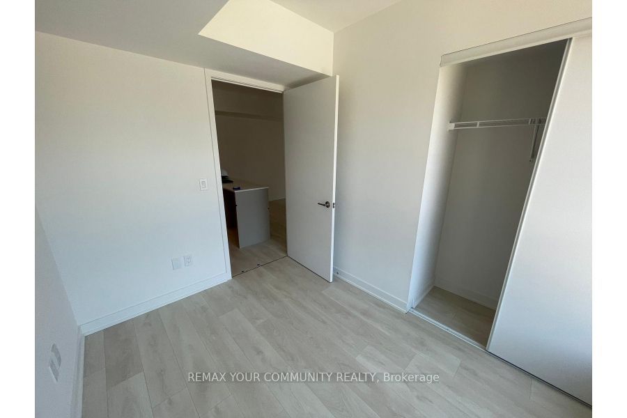 8 Tippett Road 527 Property Photo 6
