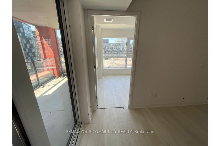 8 Tippett Road 527 Property Photo 7