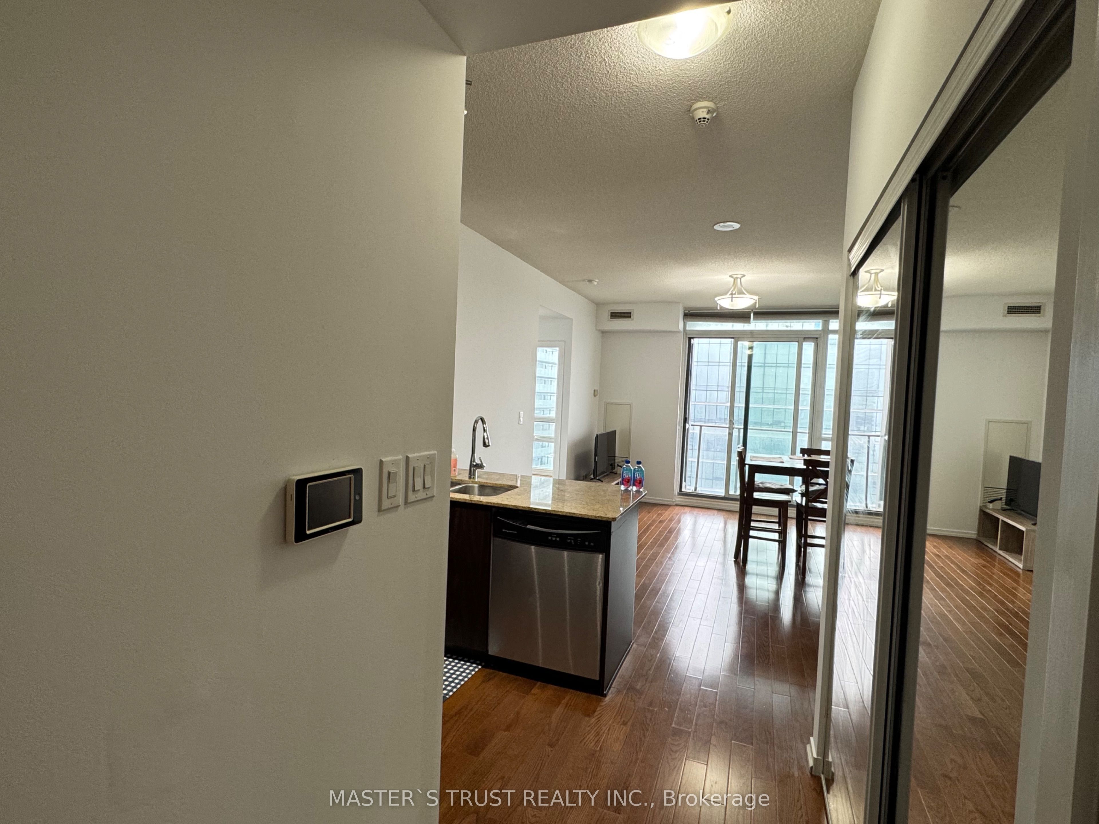 65 Bremner Boulevard 4502 Property Photo 2