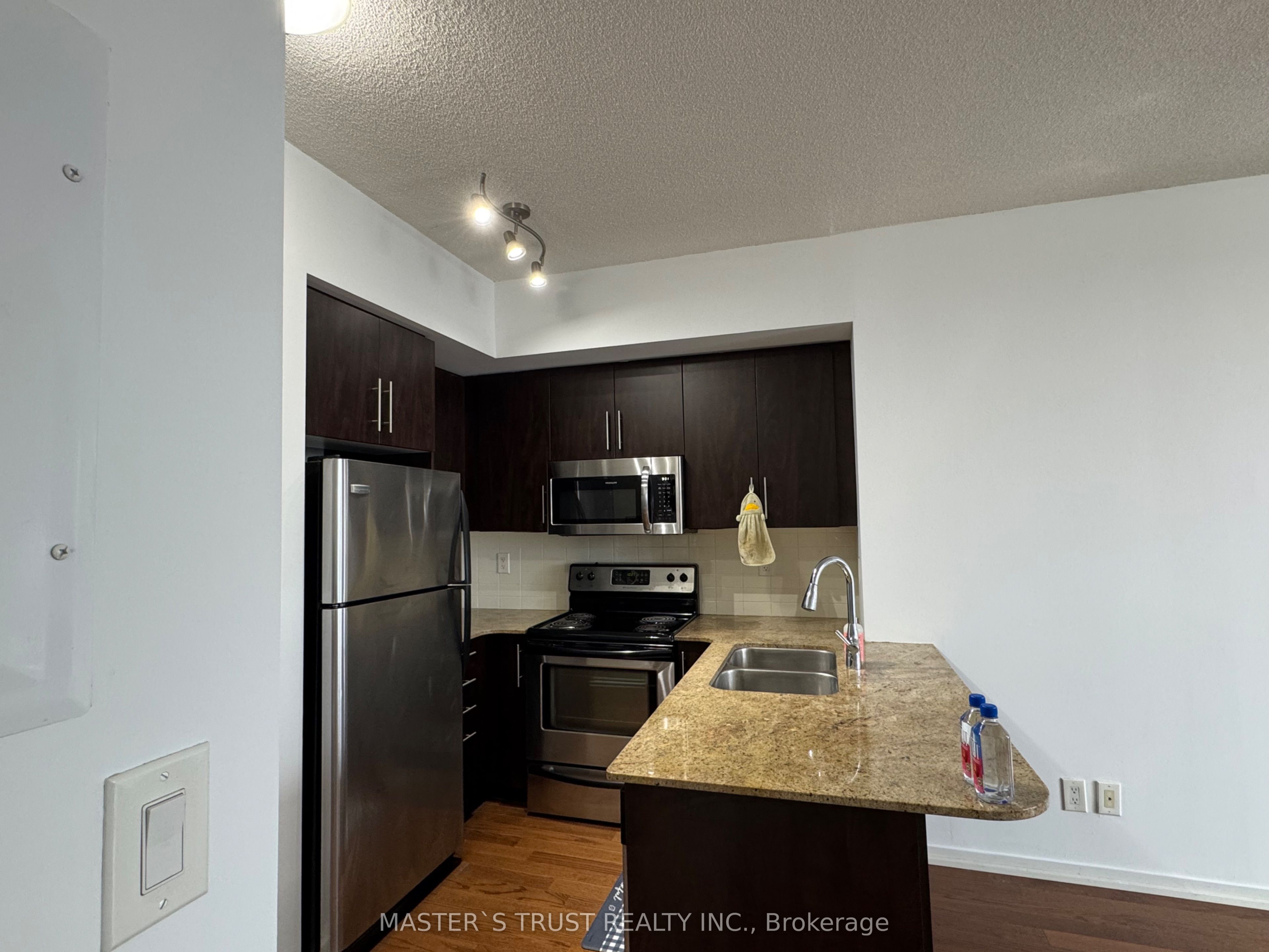 65 Bremner Boulevard 4502 Property Photo 3