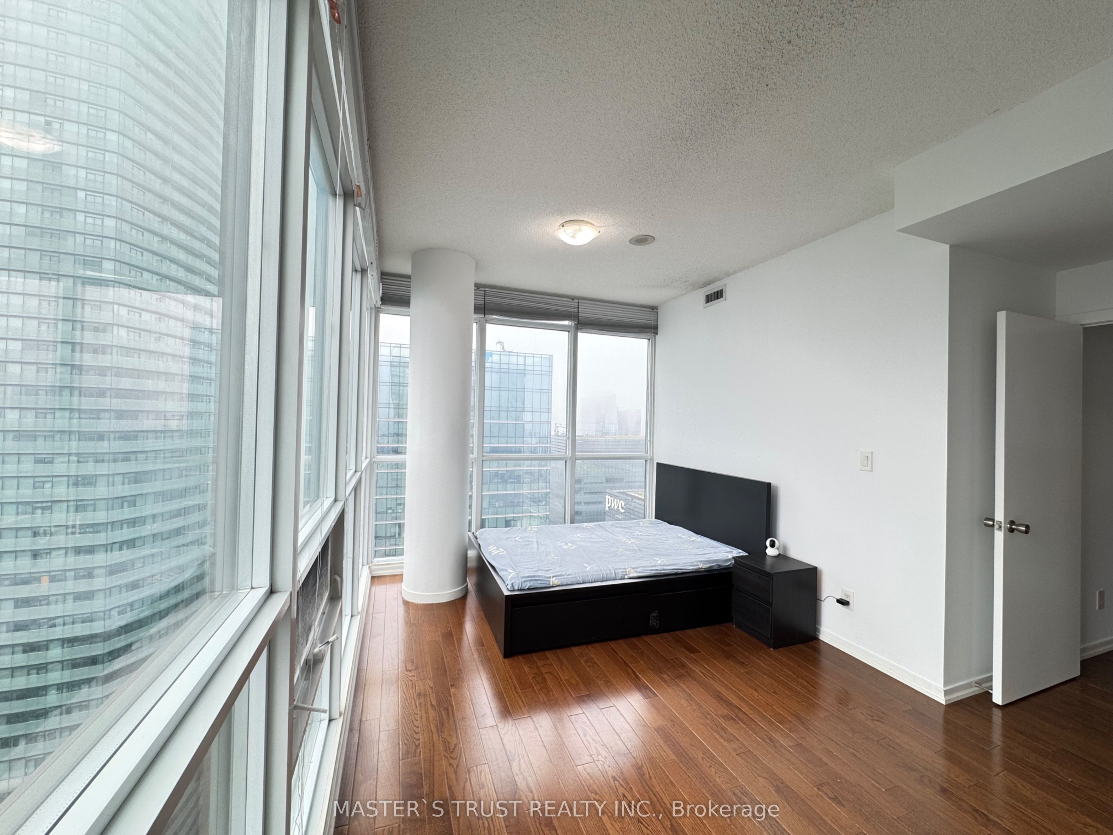 65 Bremner Boulevard 4502 Property Photo 9