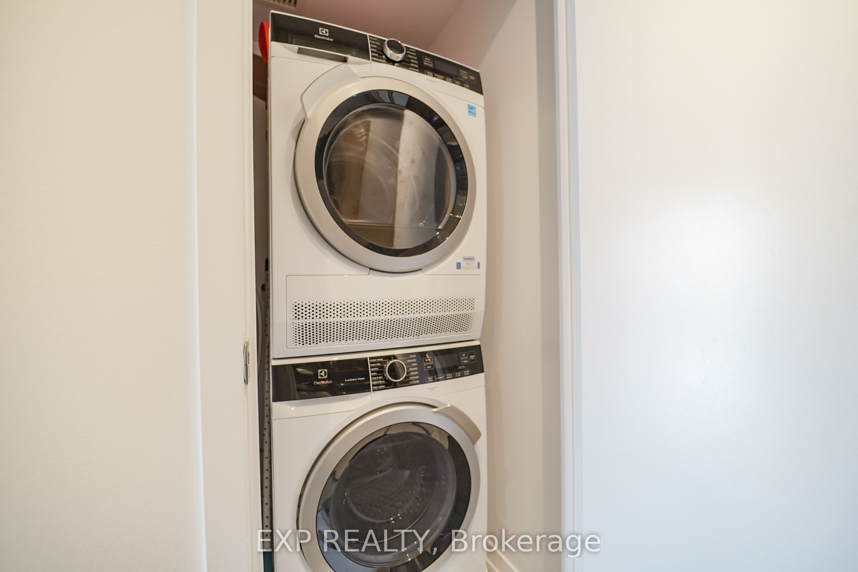 219 Dundas Street E 610 Property Photo 17