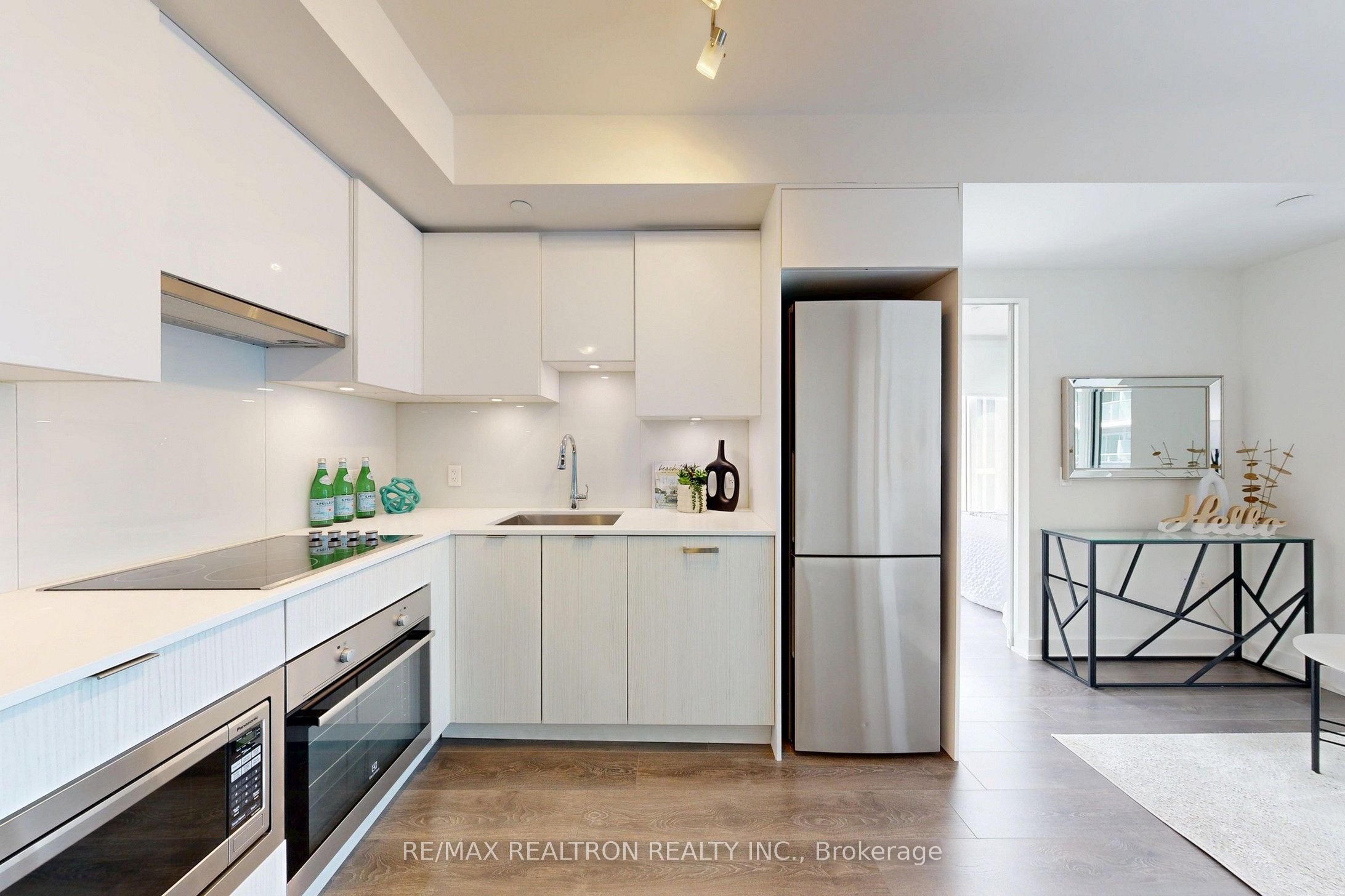 195 Redpath Avenue 1612 Property Photo 12