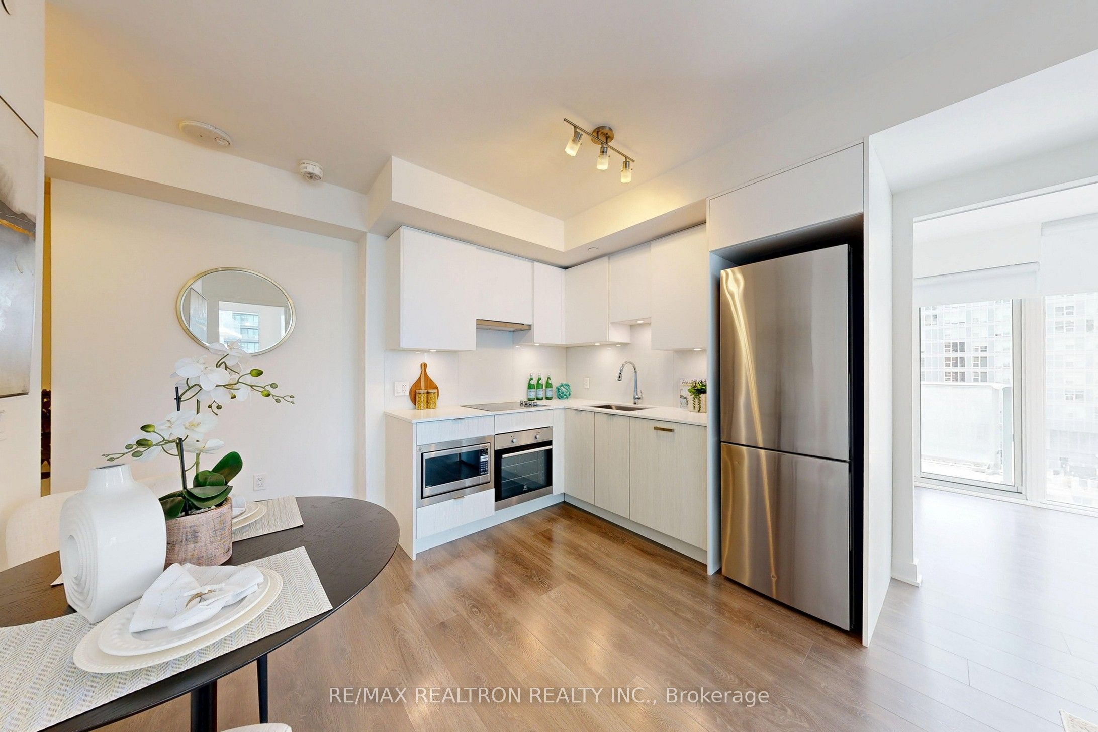 195 Redpath Avenue 1612 Property Photo 15
