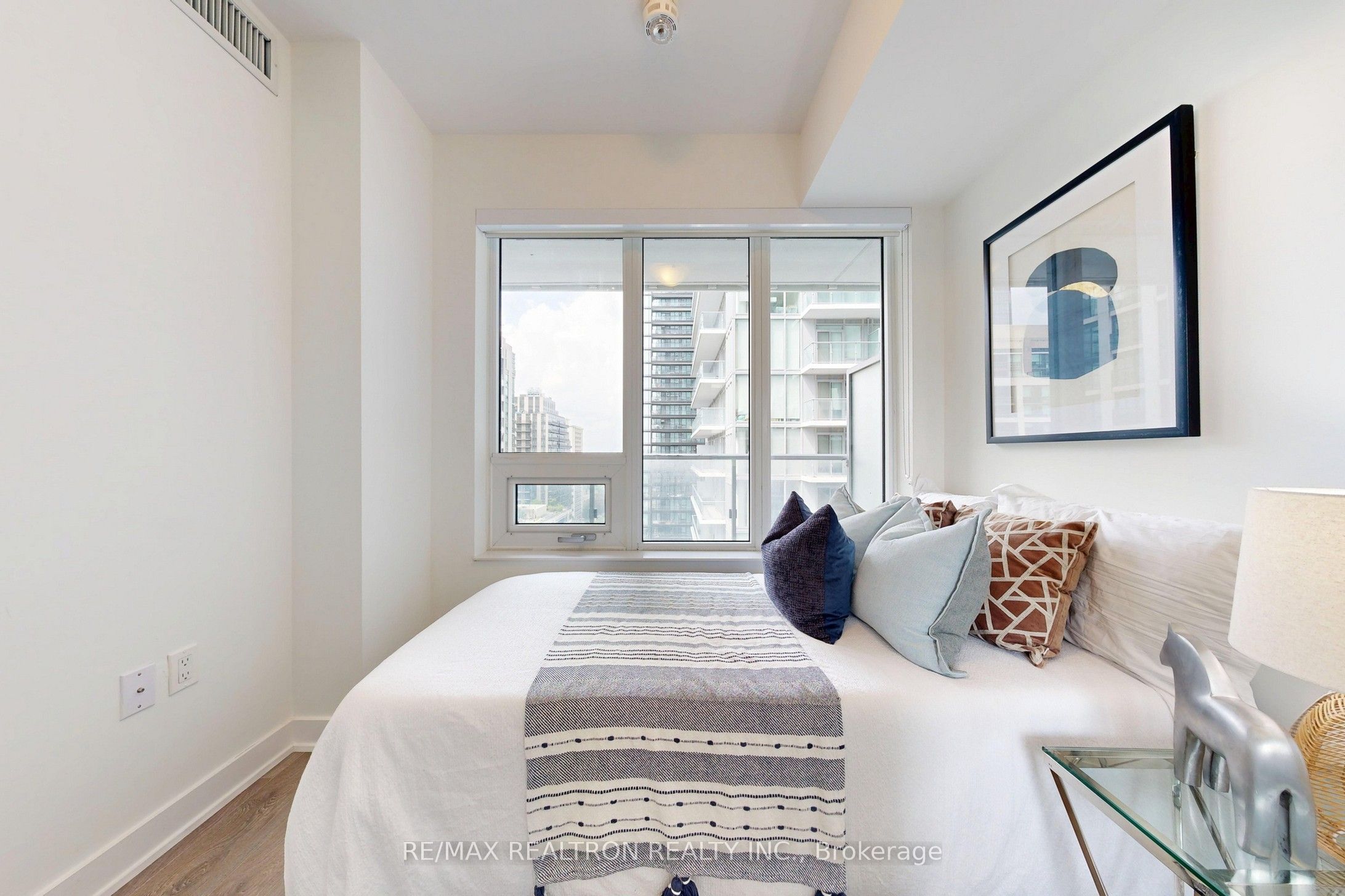 195 Redpath Avenue 1612 Property Photo 22