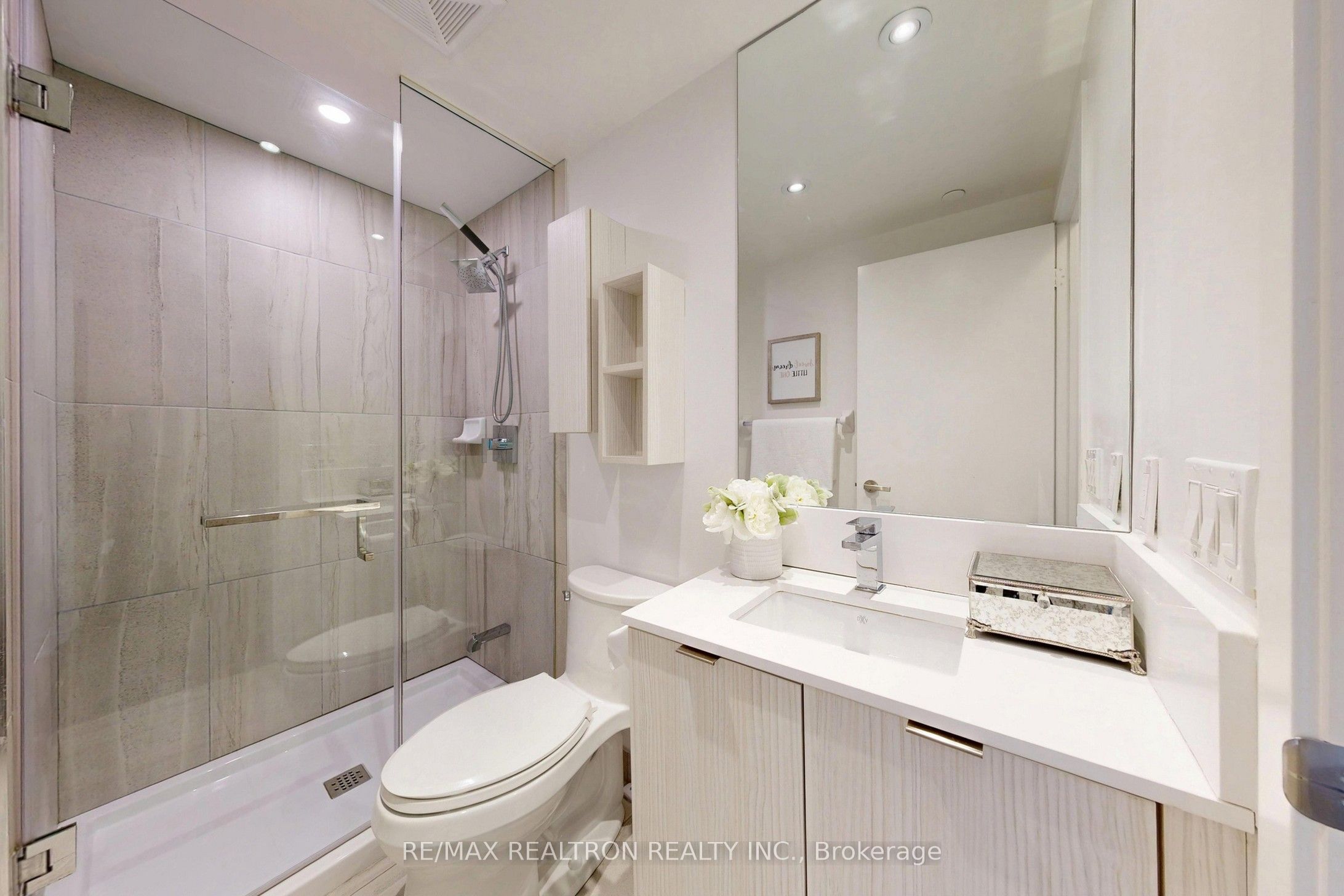 195 Redpath Avenue 1612 Property Photo 23