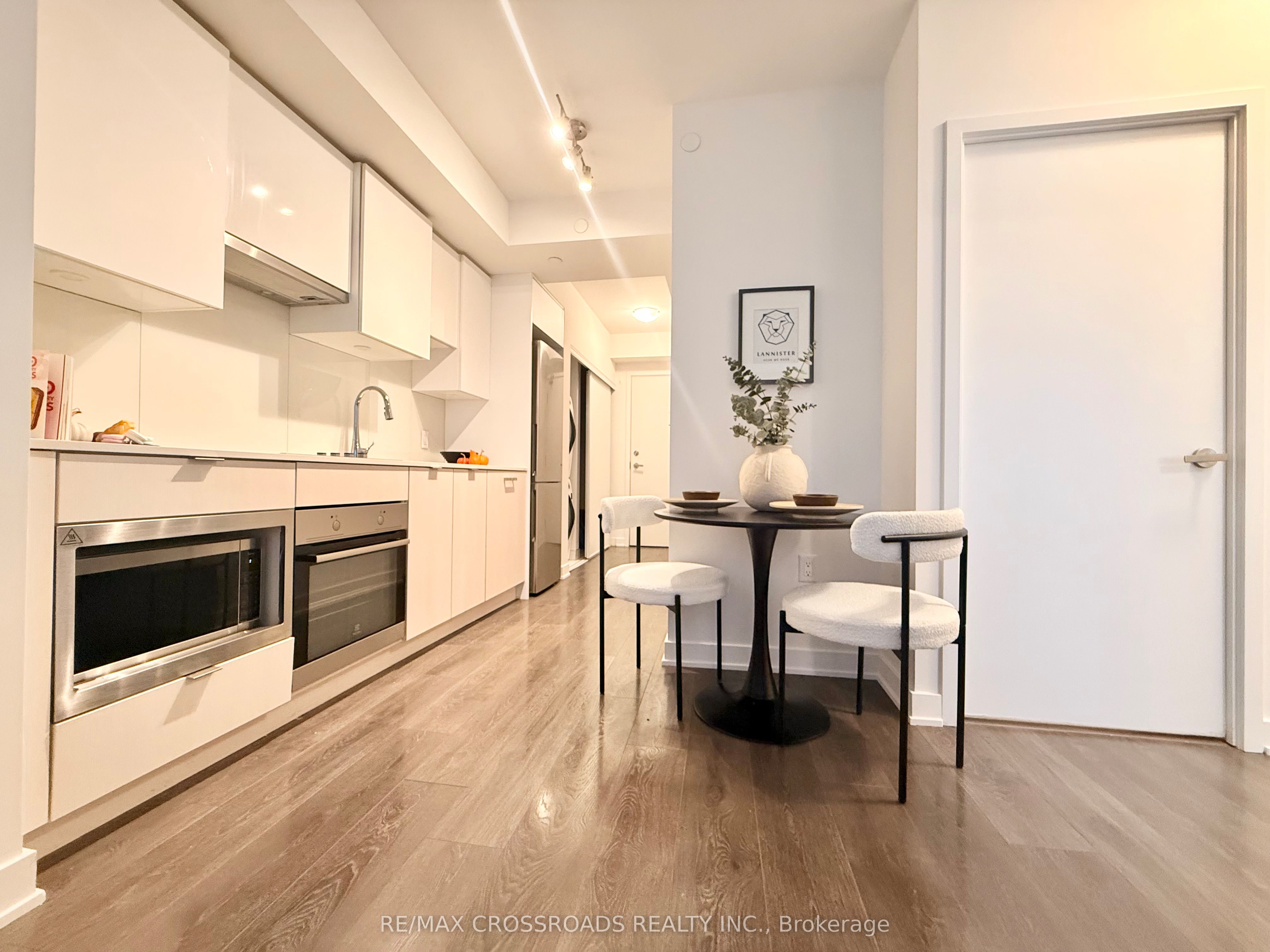 195 Redpath Avenue 2301 Property Photo 6