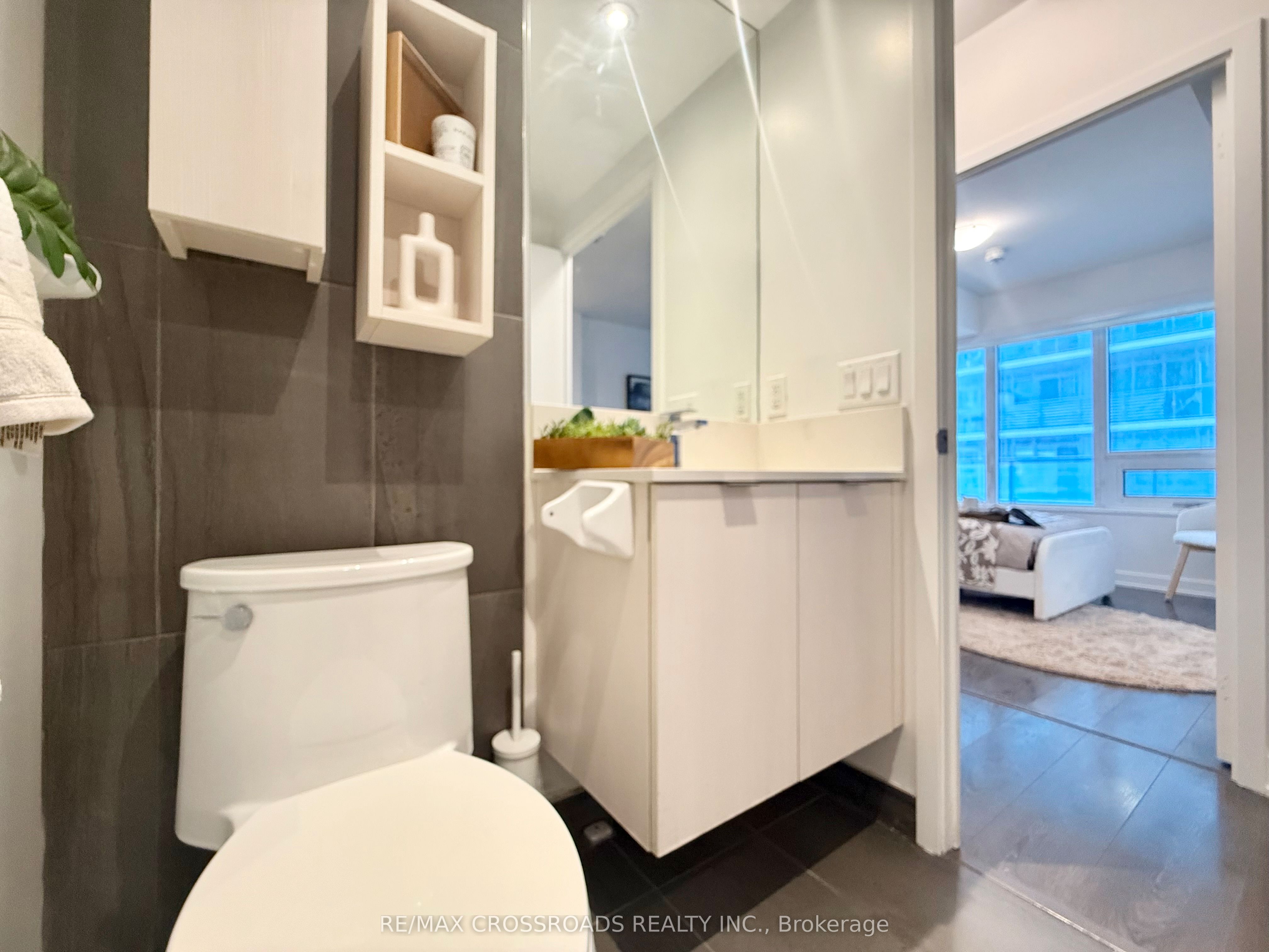 195 Redpath Avenue 2301 Property Photo 17