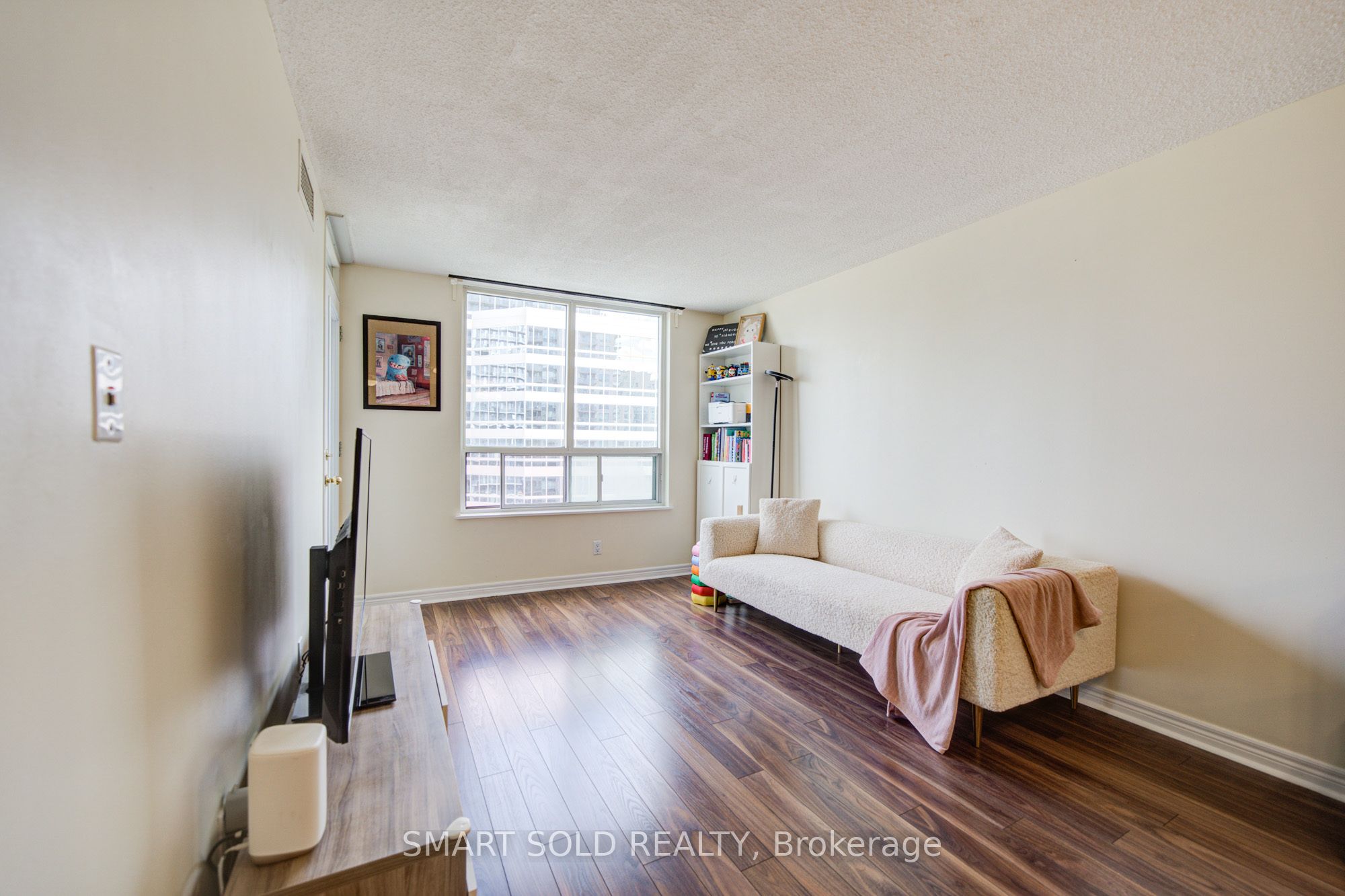 18 Parkview Avenue 1512 Property Photo 6
