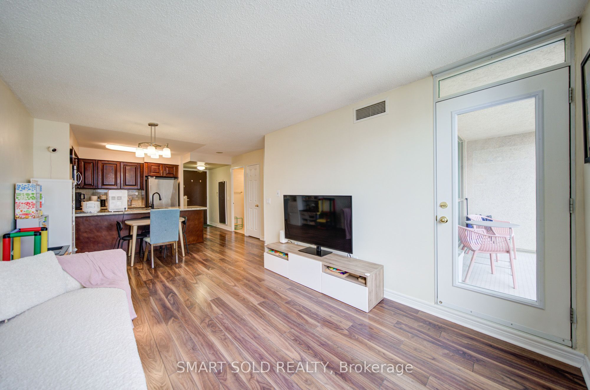 18 Parkview Avenue 1512 Property Photo 7
