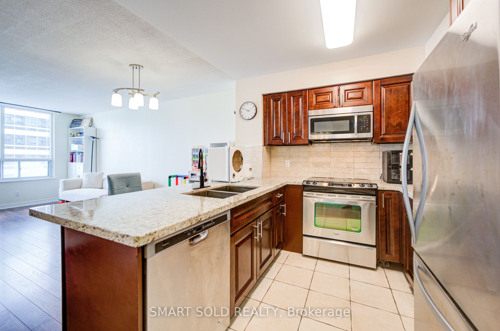 18 Parkview Avenue 1512 Property Photo 8
