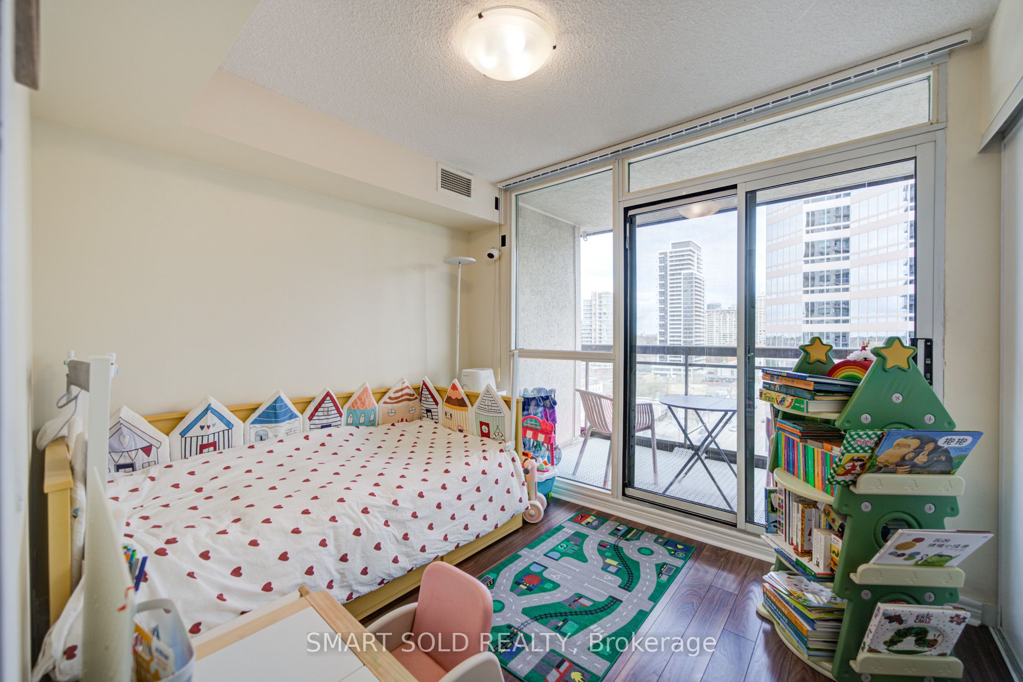 18 Parkview Avenue 1512 Property Photo 10