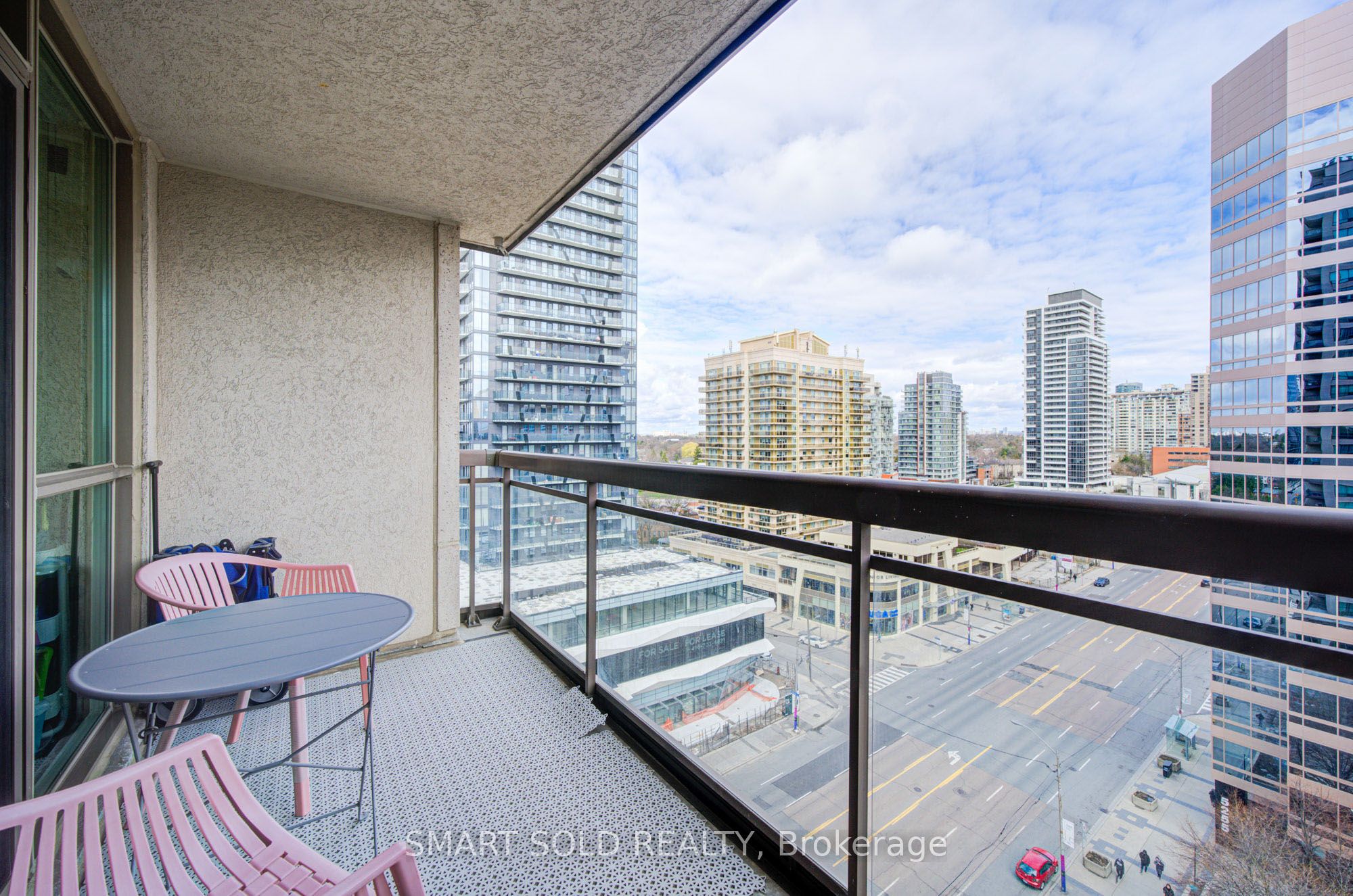 18 Parkview Avenue 1512 Property Photo 15